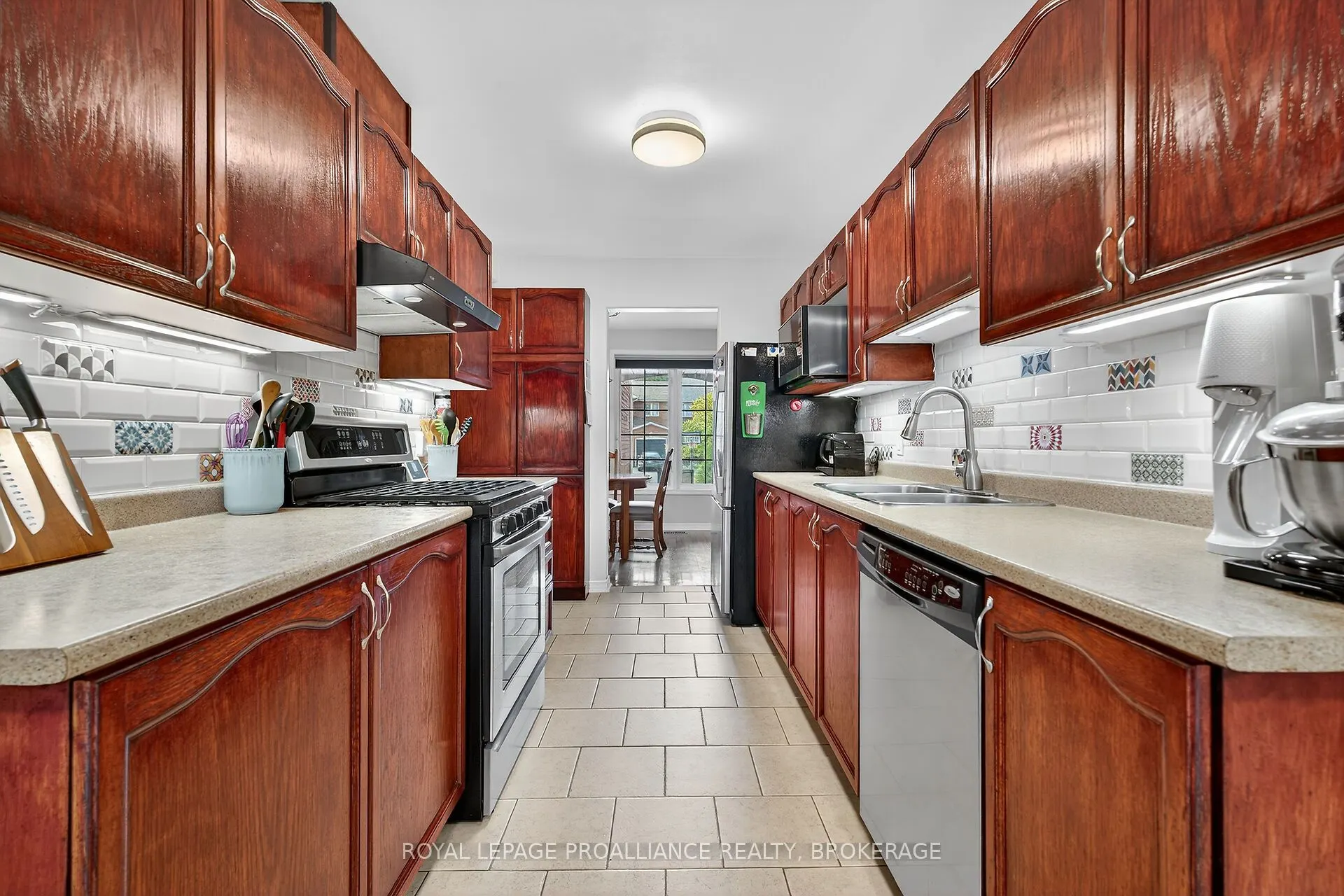 270 Ellesmeer Avenue