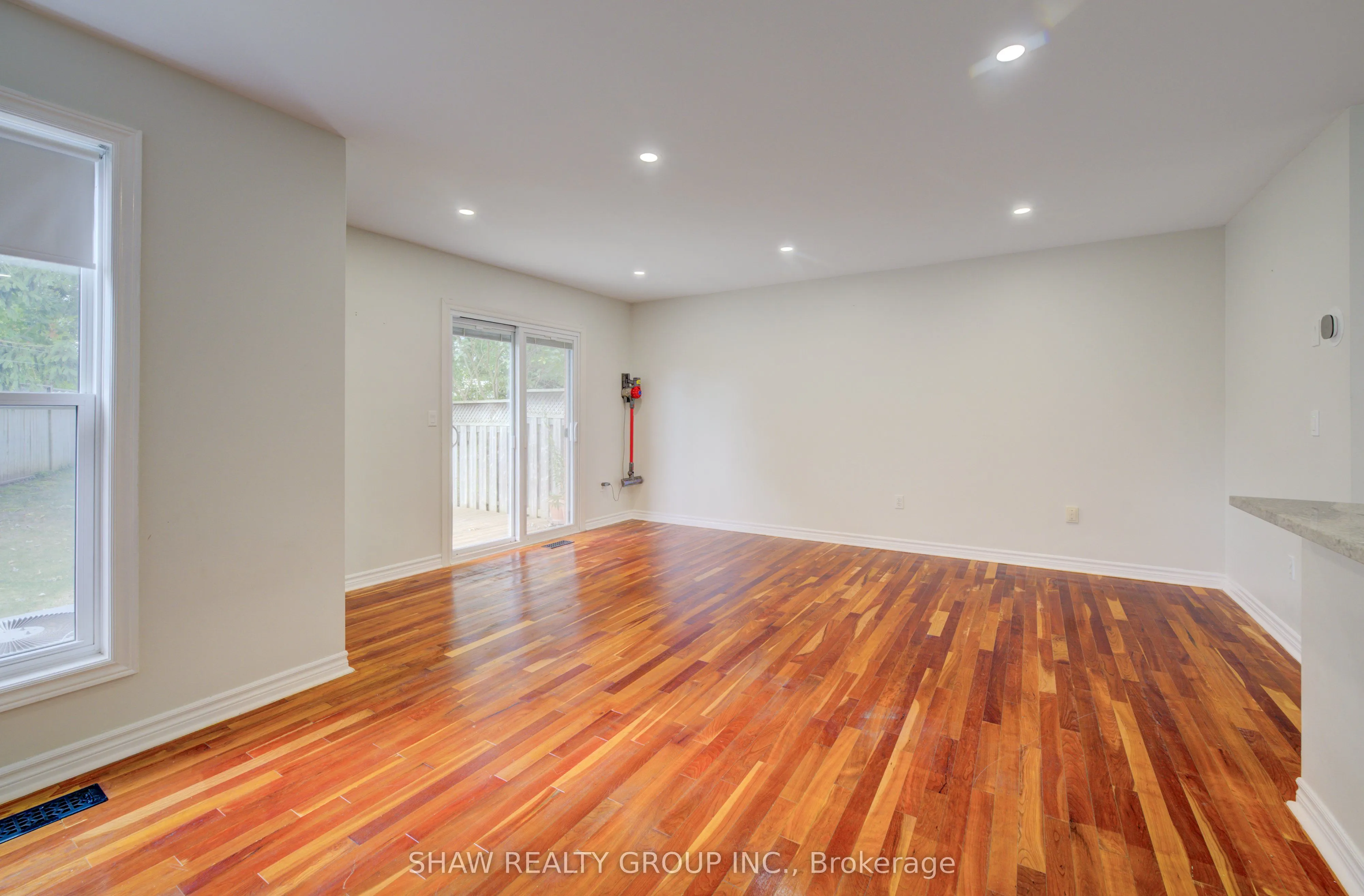 4 King William Court