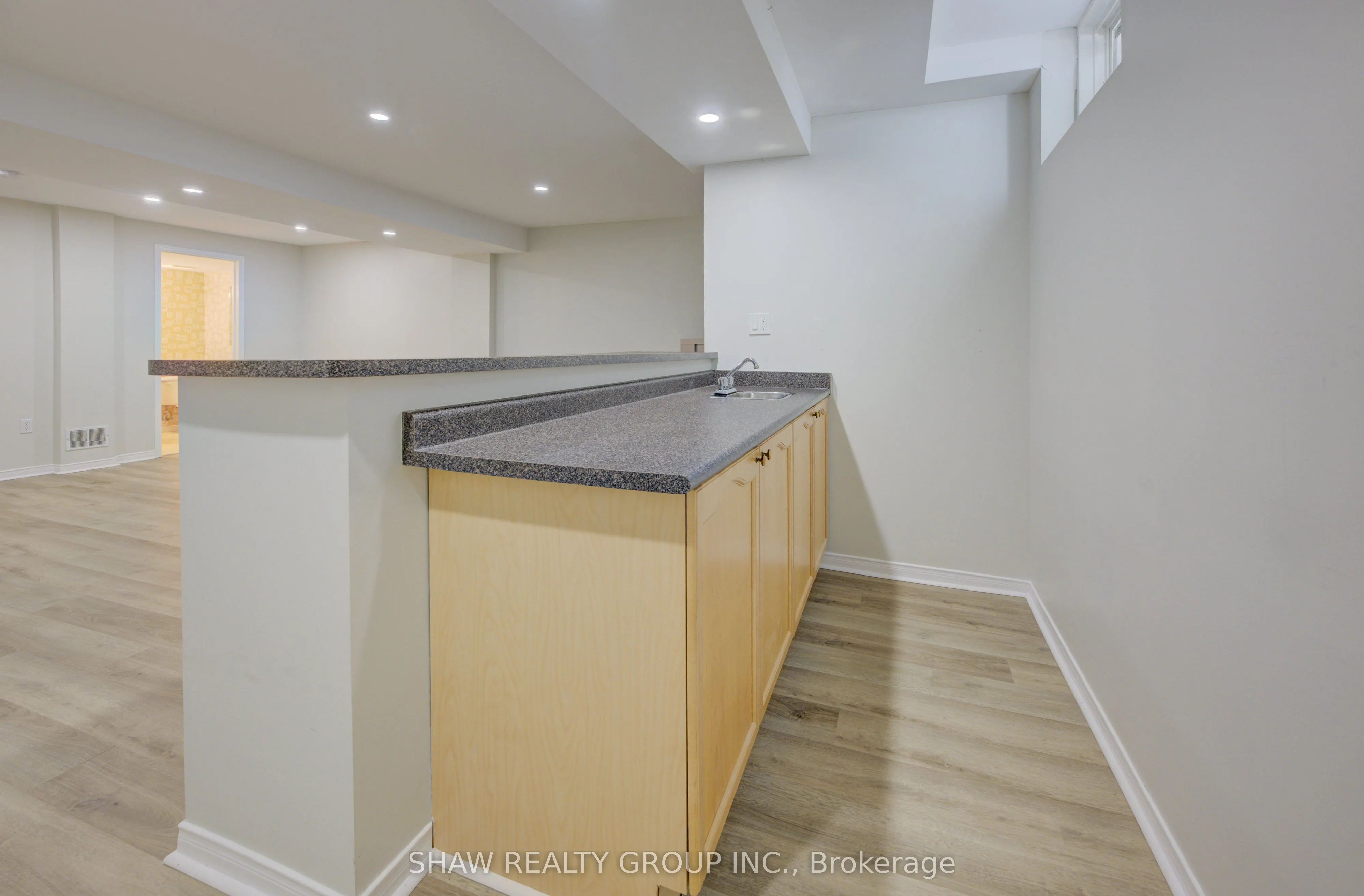 4 King William Court