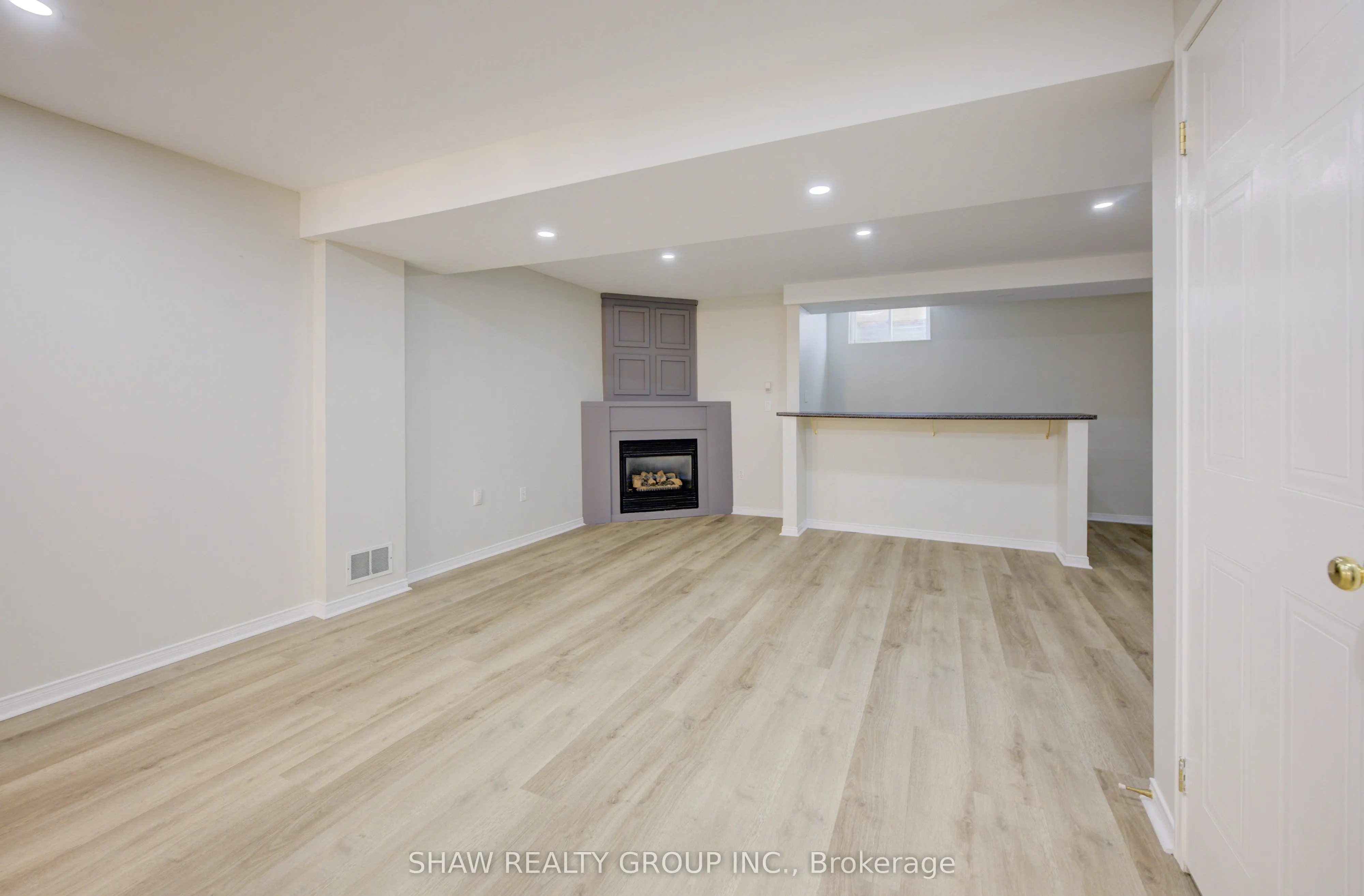 4 King William Court
