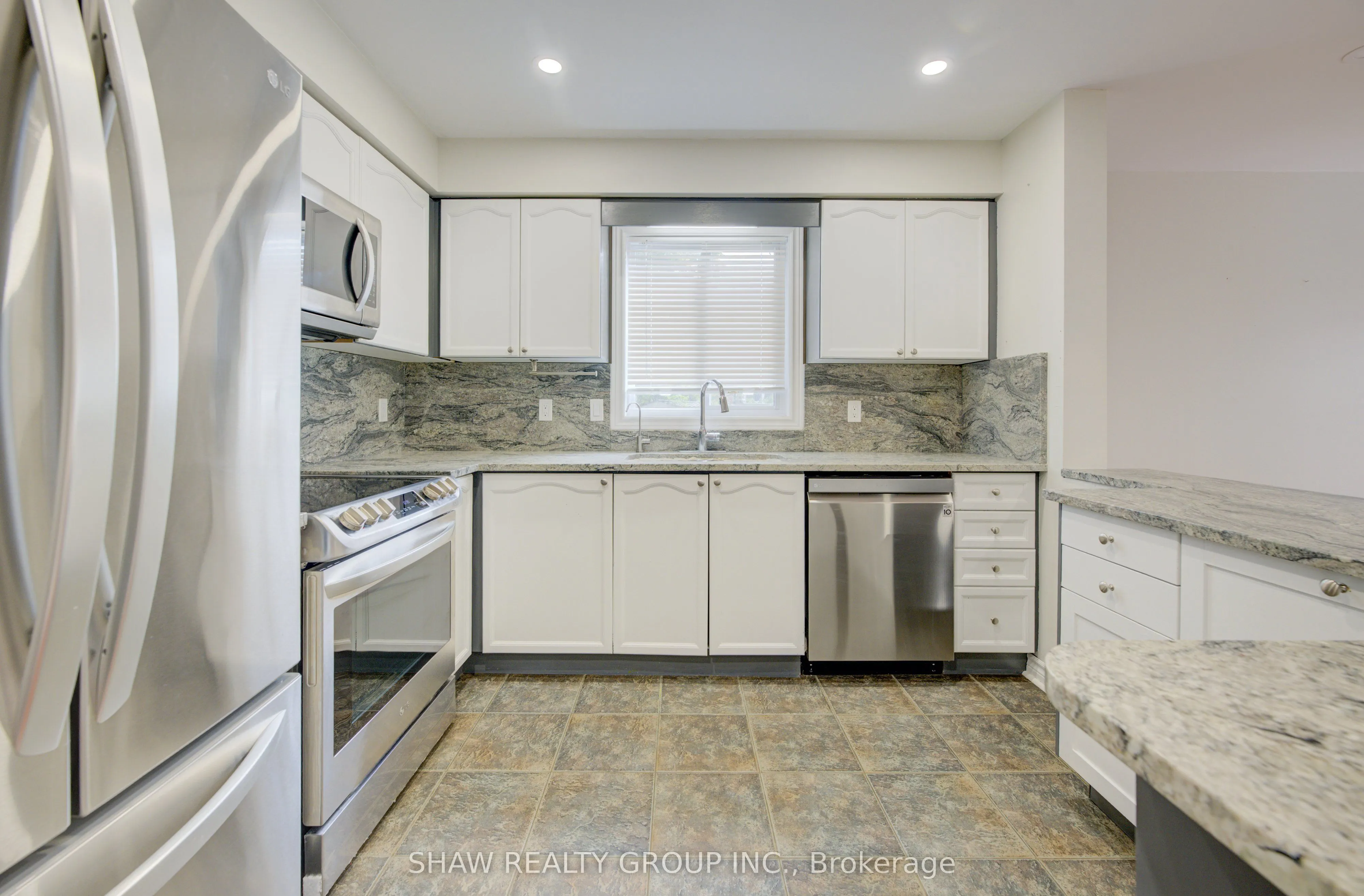 4 King William Court
