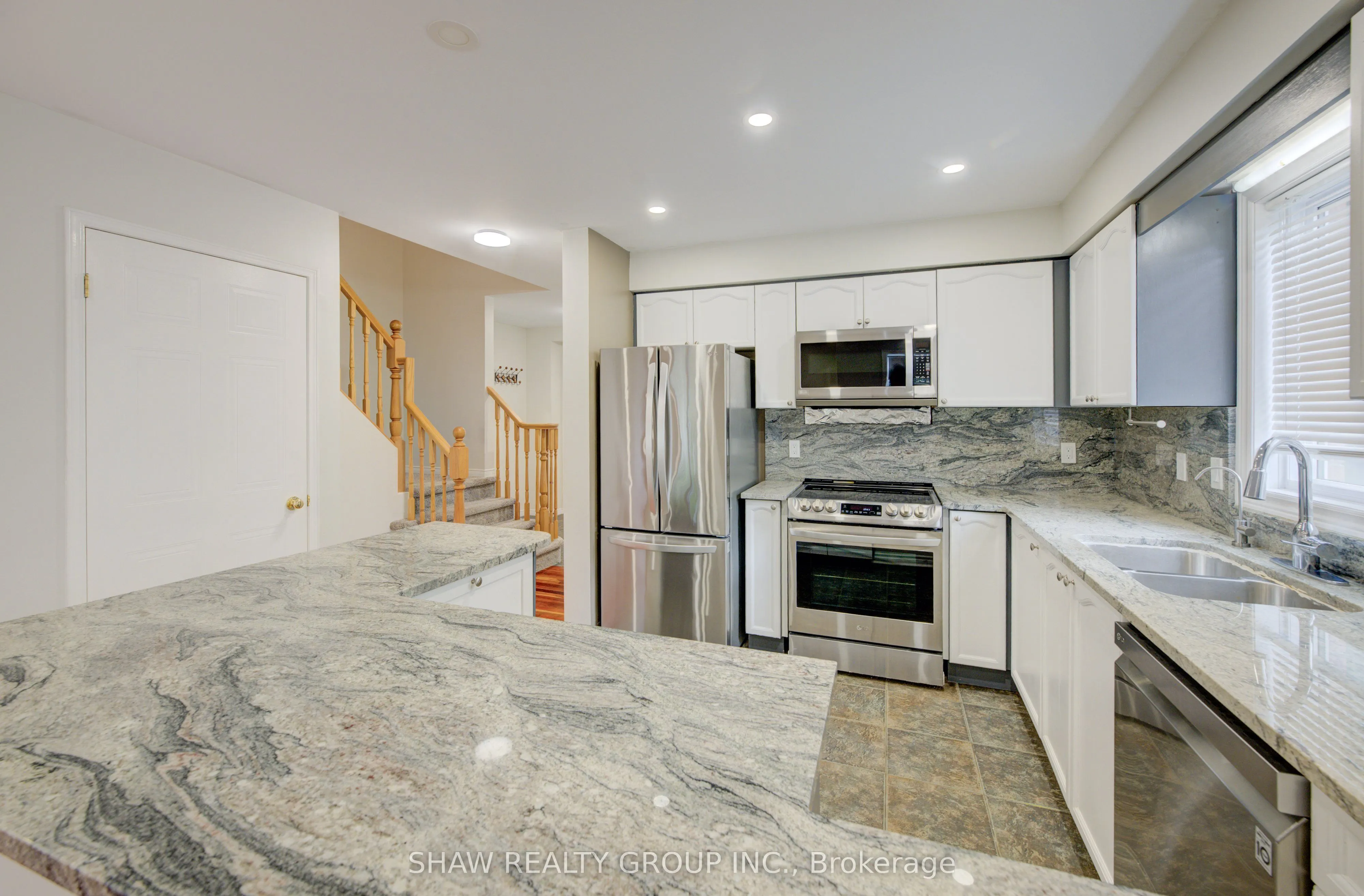 4 King William Court