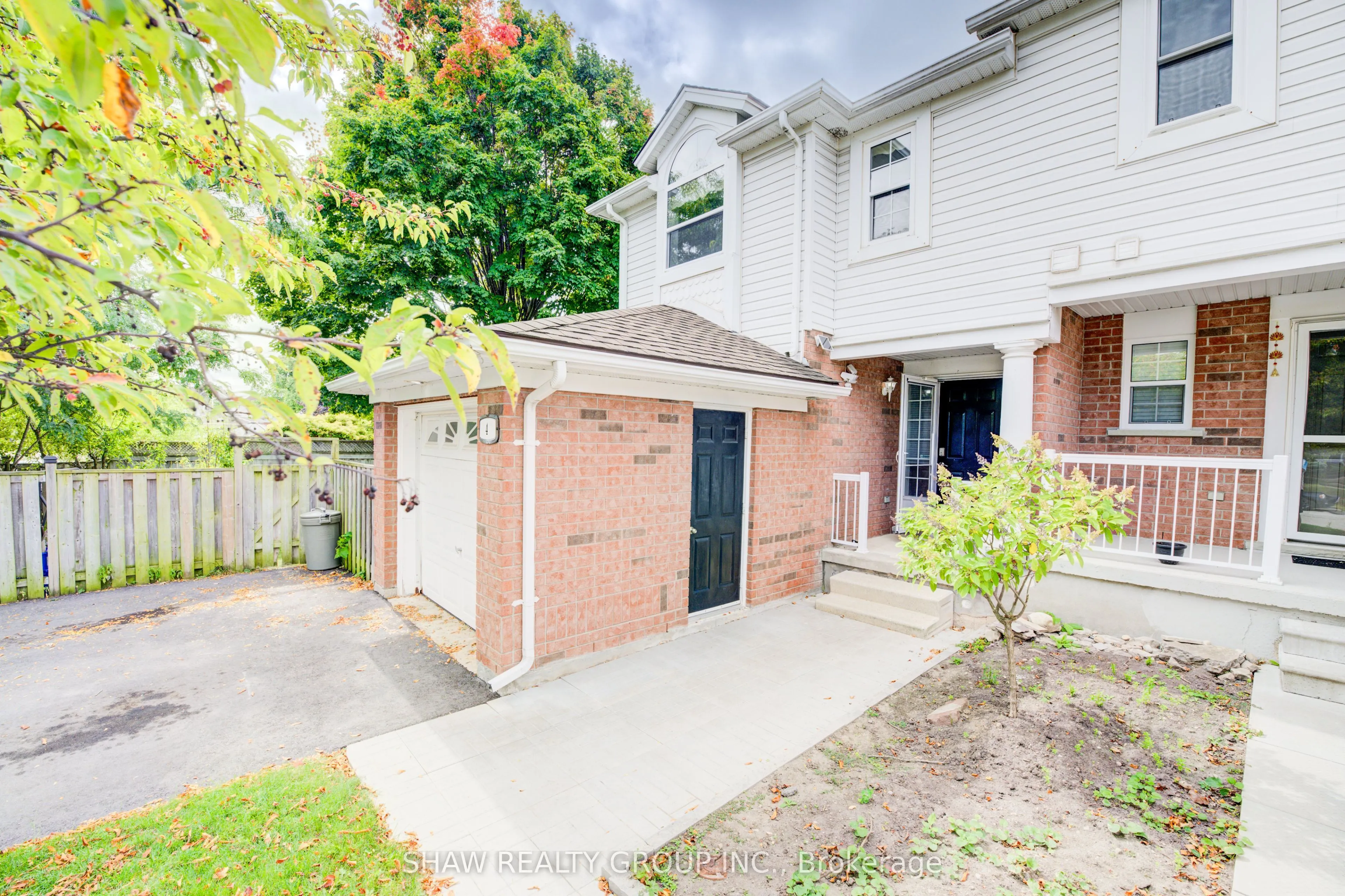 4 King William Court