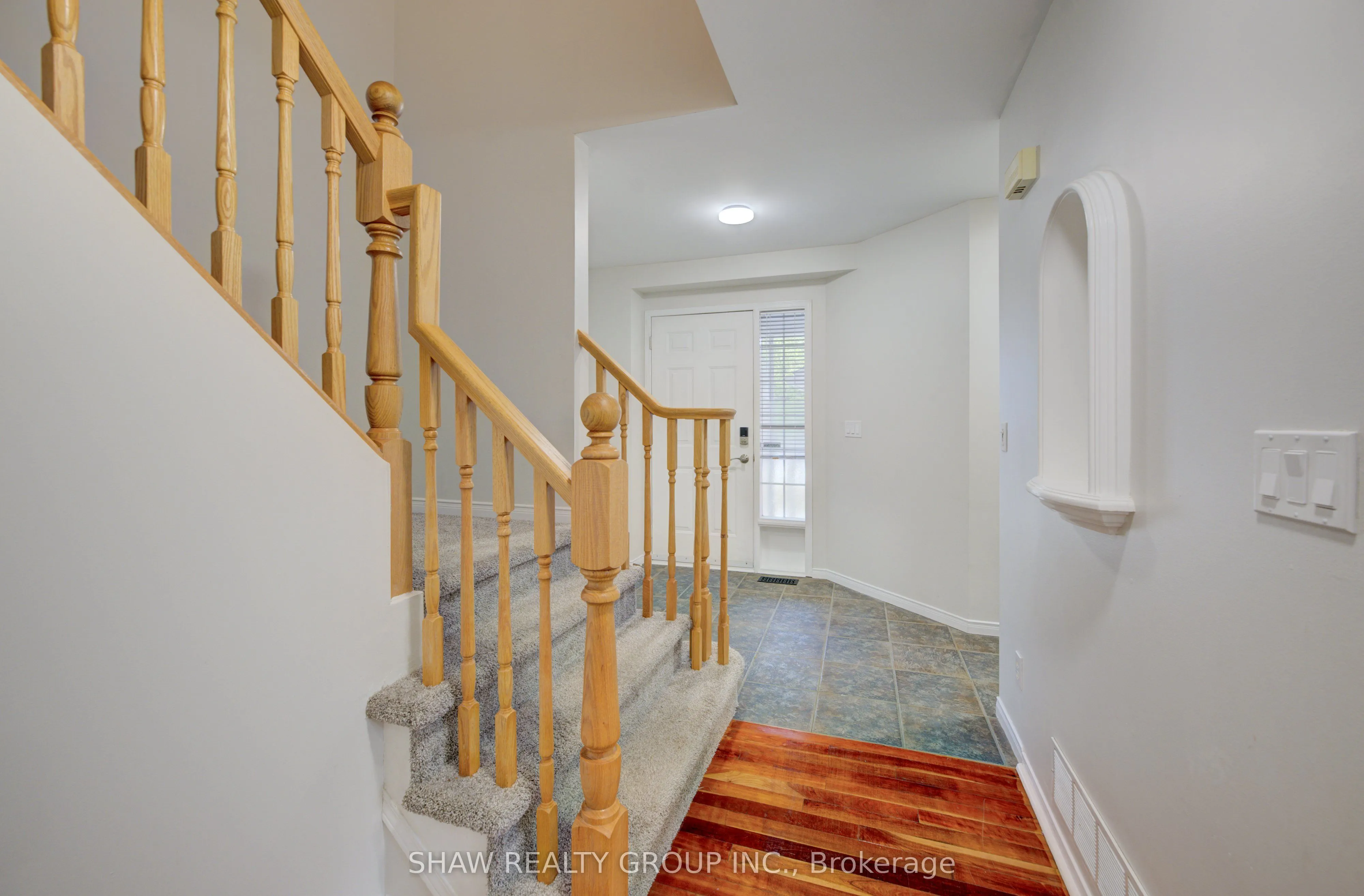 4 King William Court