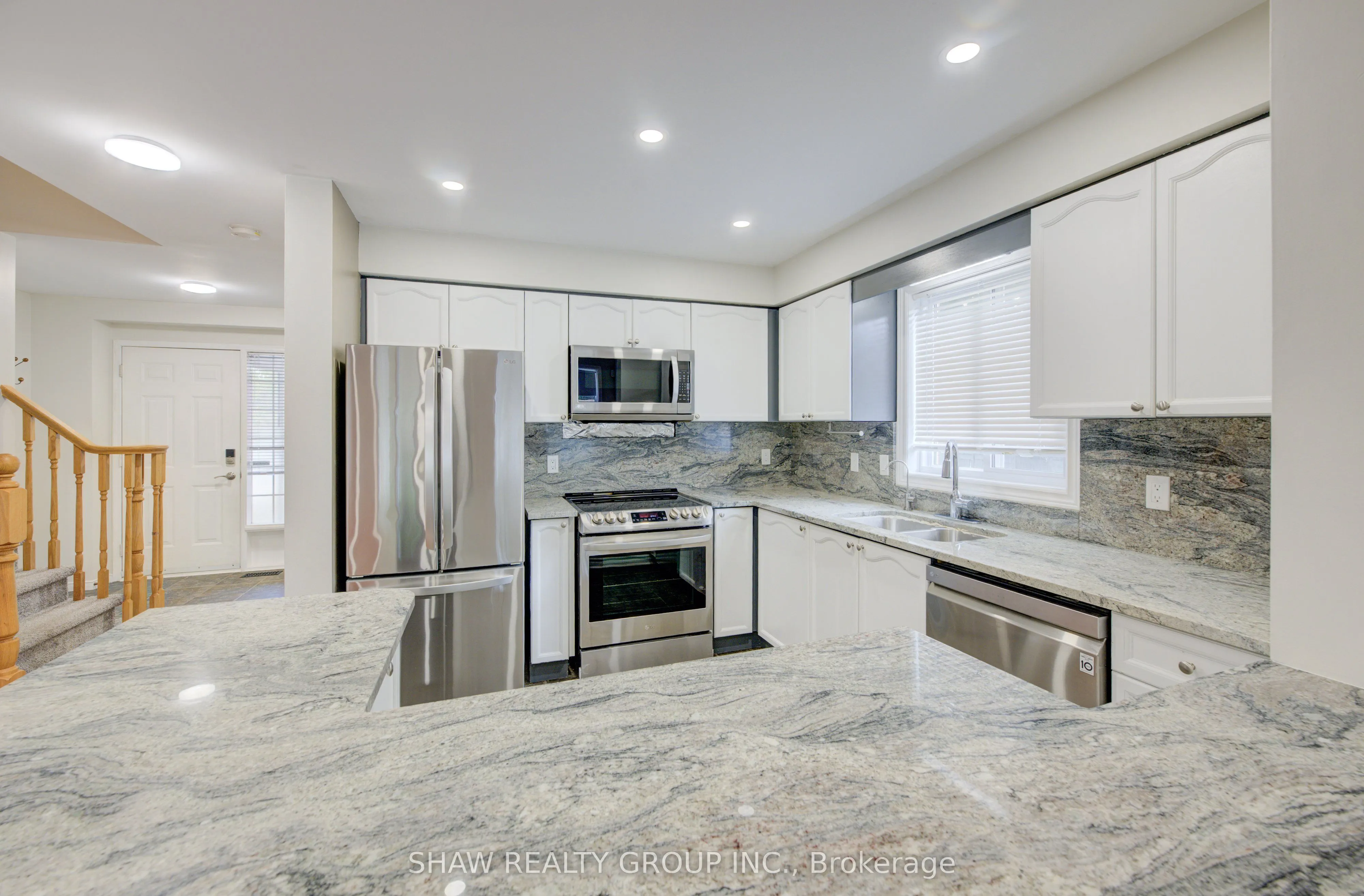 4 King William Court