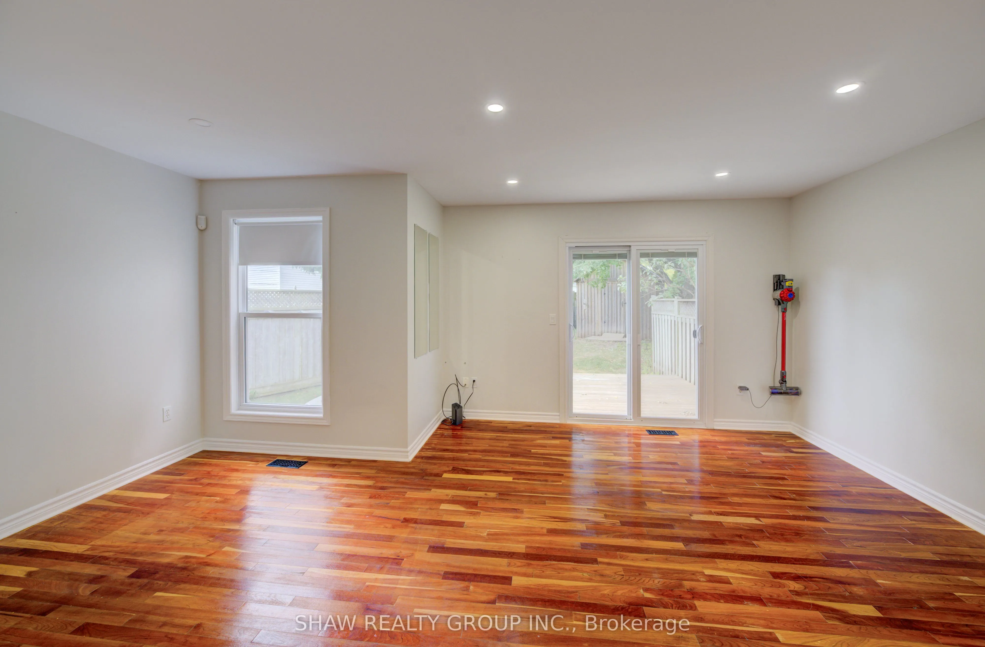 4 King William Court