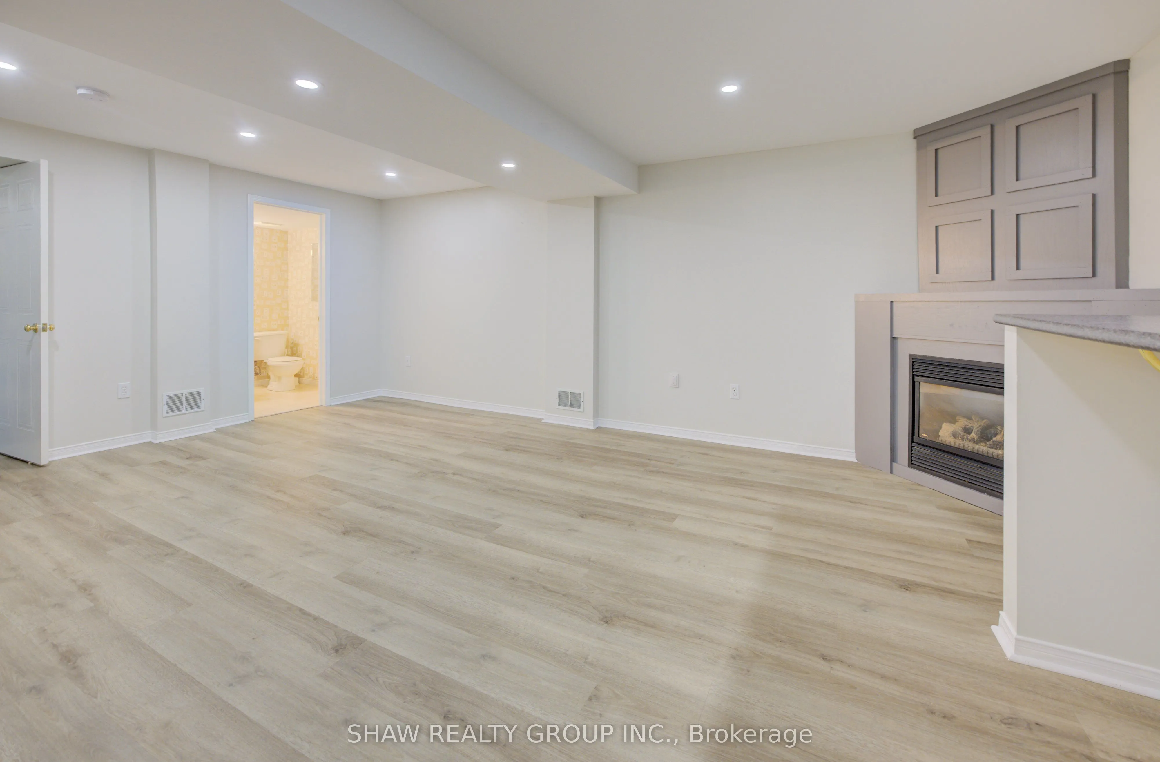 4 King William Court