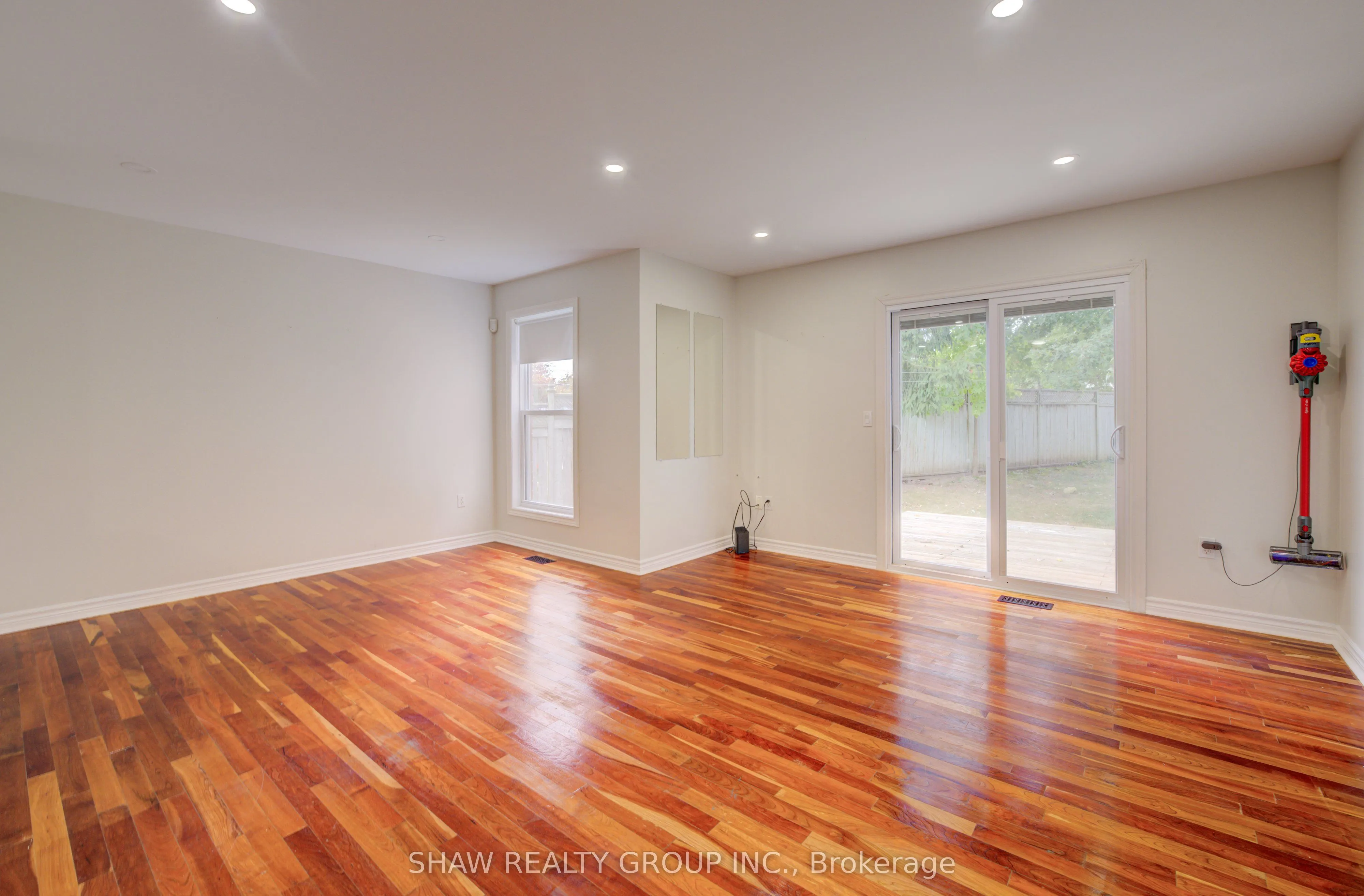 4 King William Court