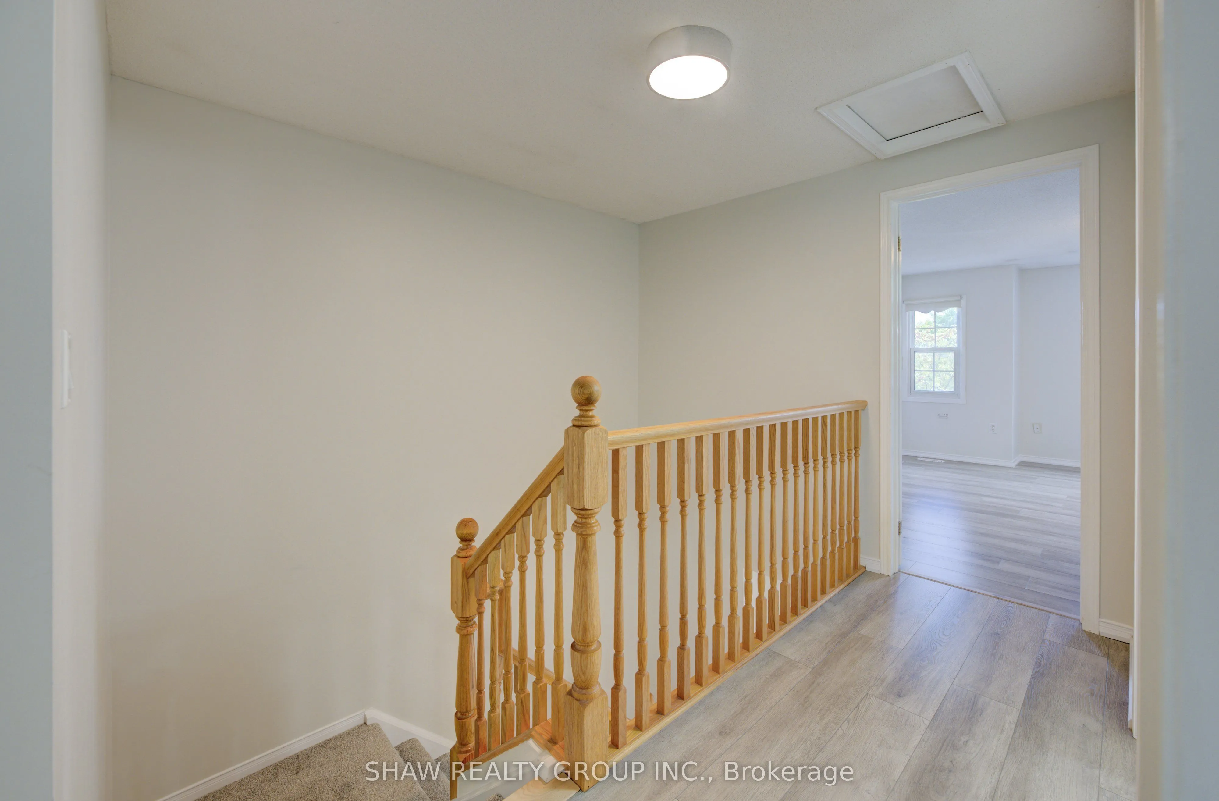 4 King William Court