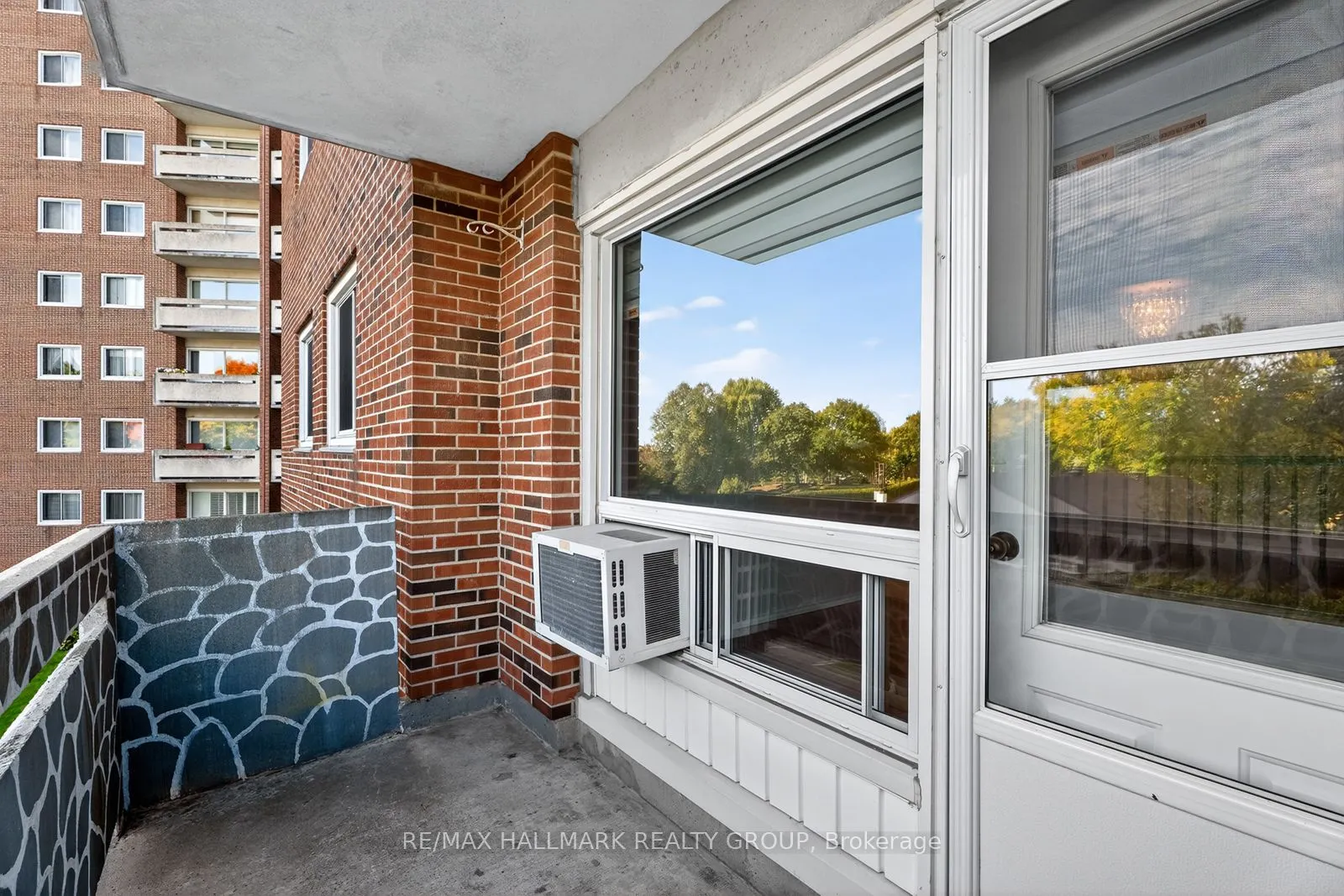 915 Elmsmere Road, #304