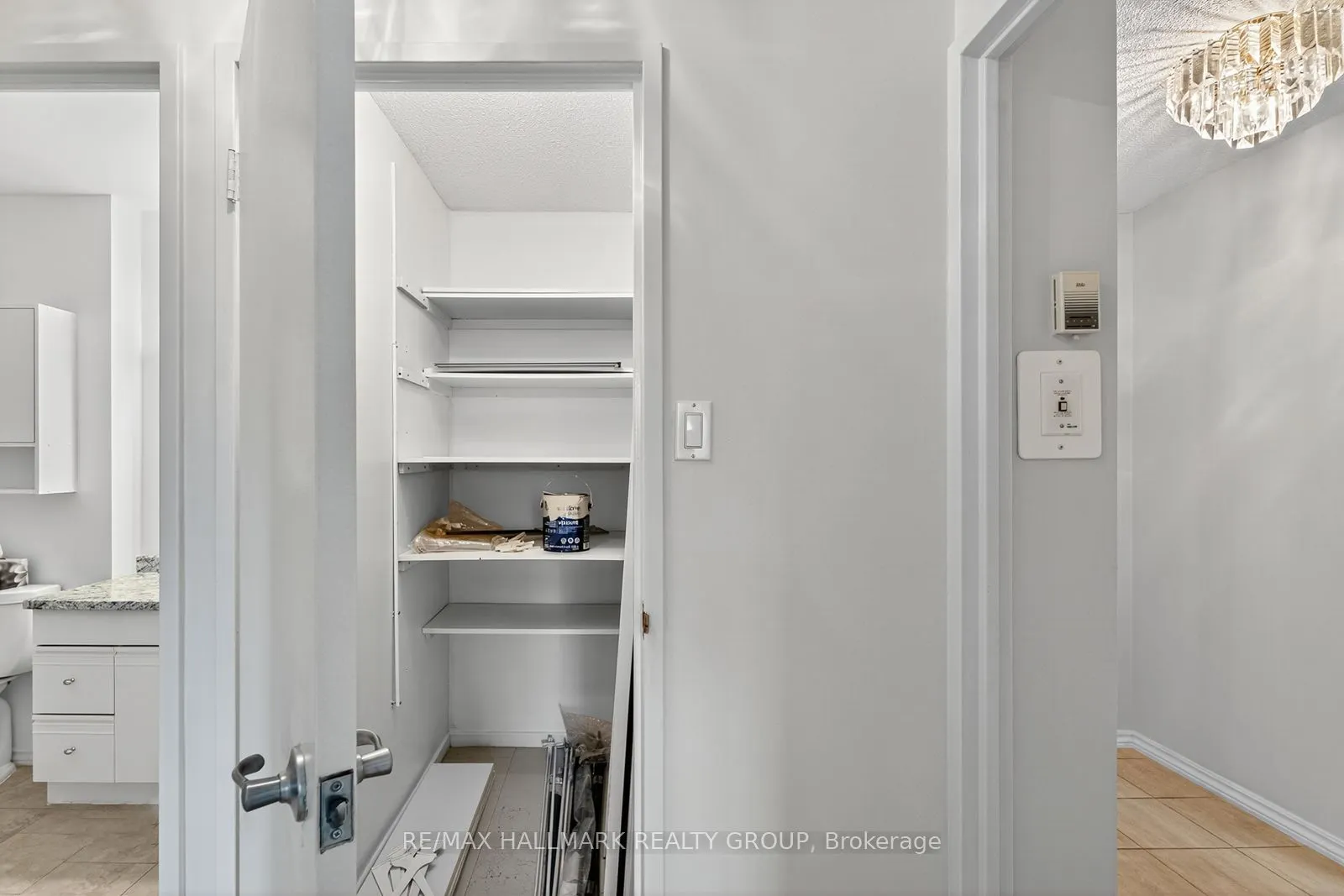 915 Elmsmere Road, #304