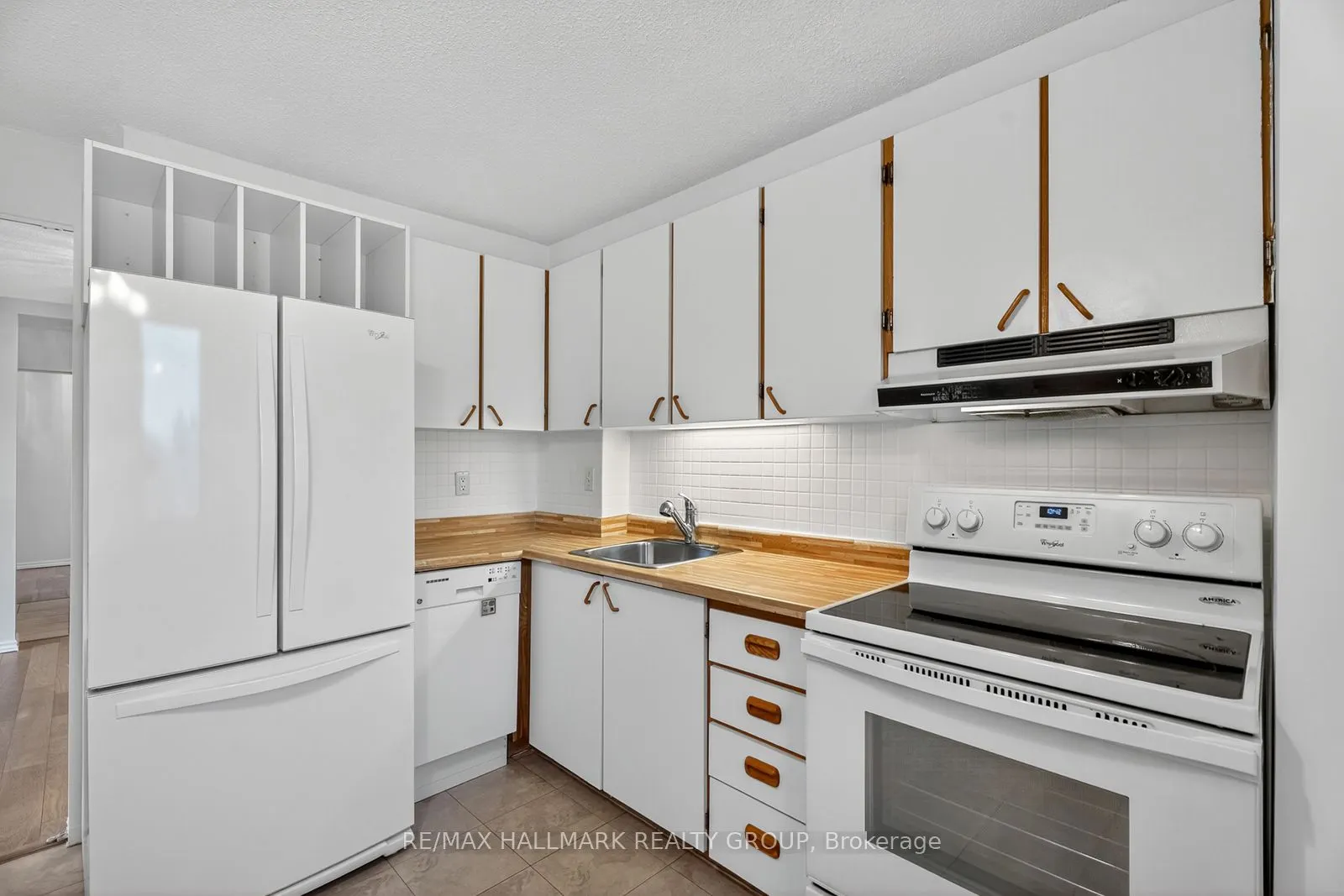 915 Elmsmere Road, #304