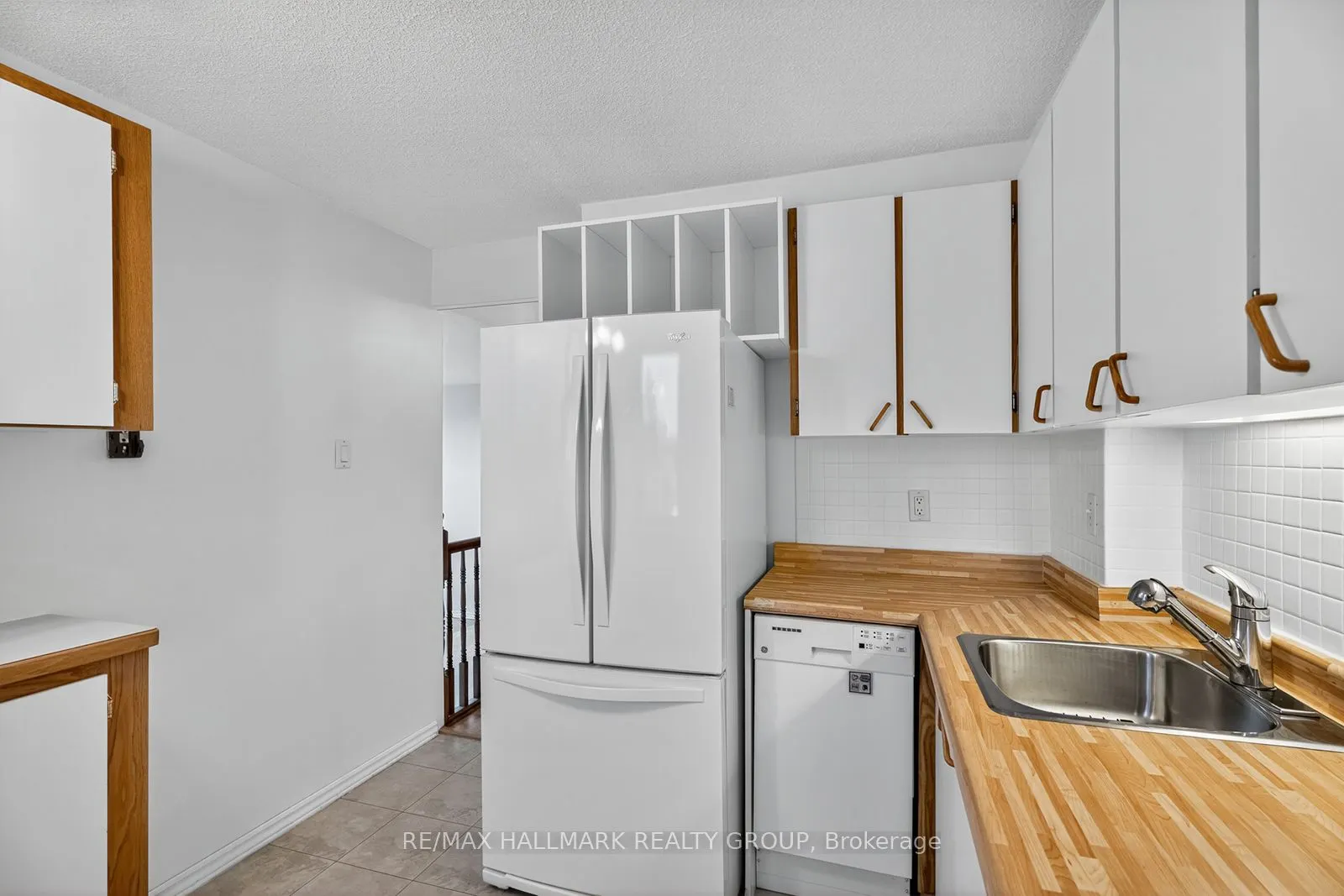 915 Elmsmere Road, #304