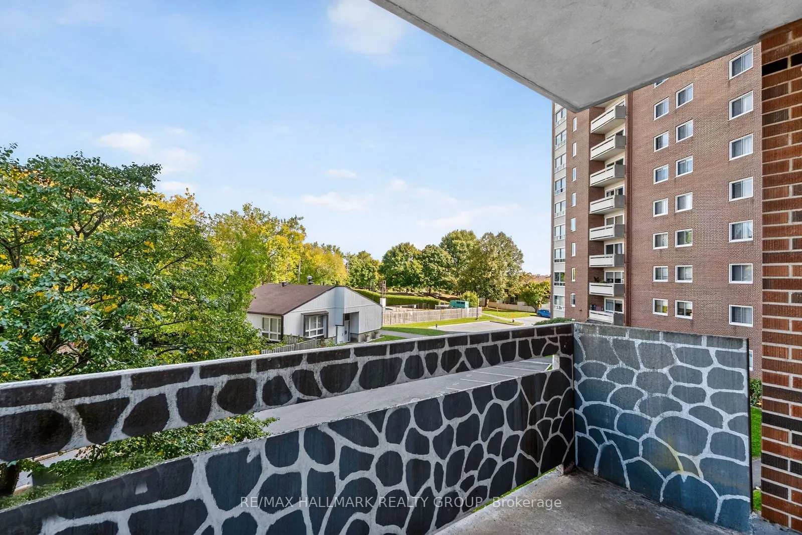 915 Elmsmere Road, #304