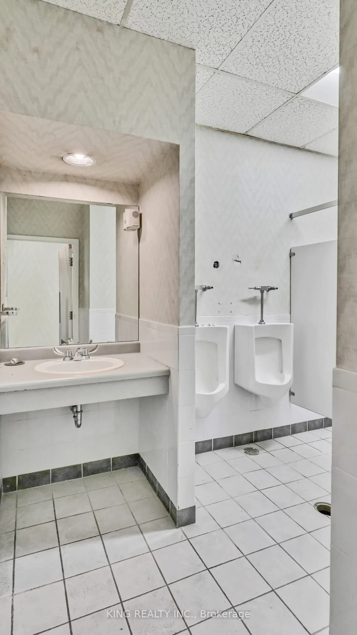 379 DUNDAS Street, #109-110