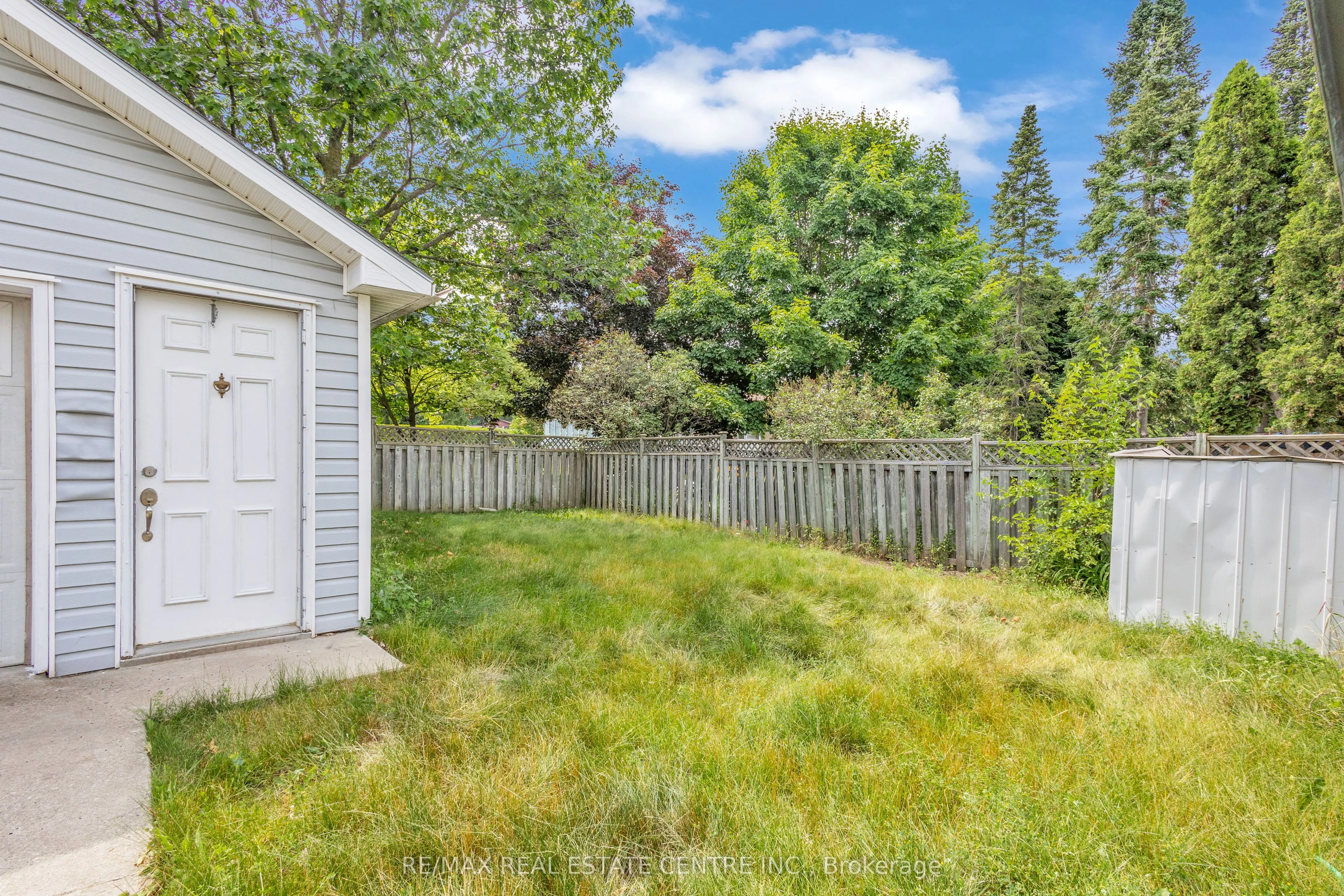87 Christopher Drive