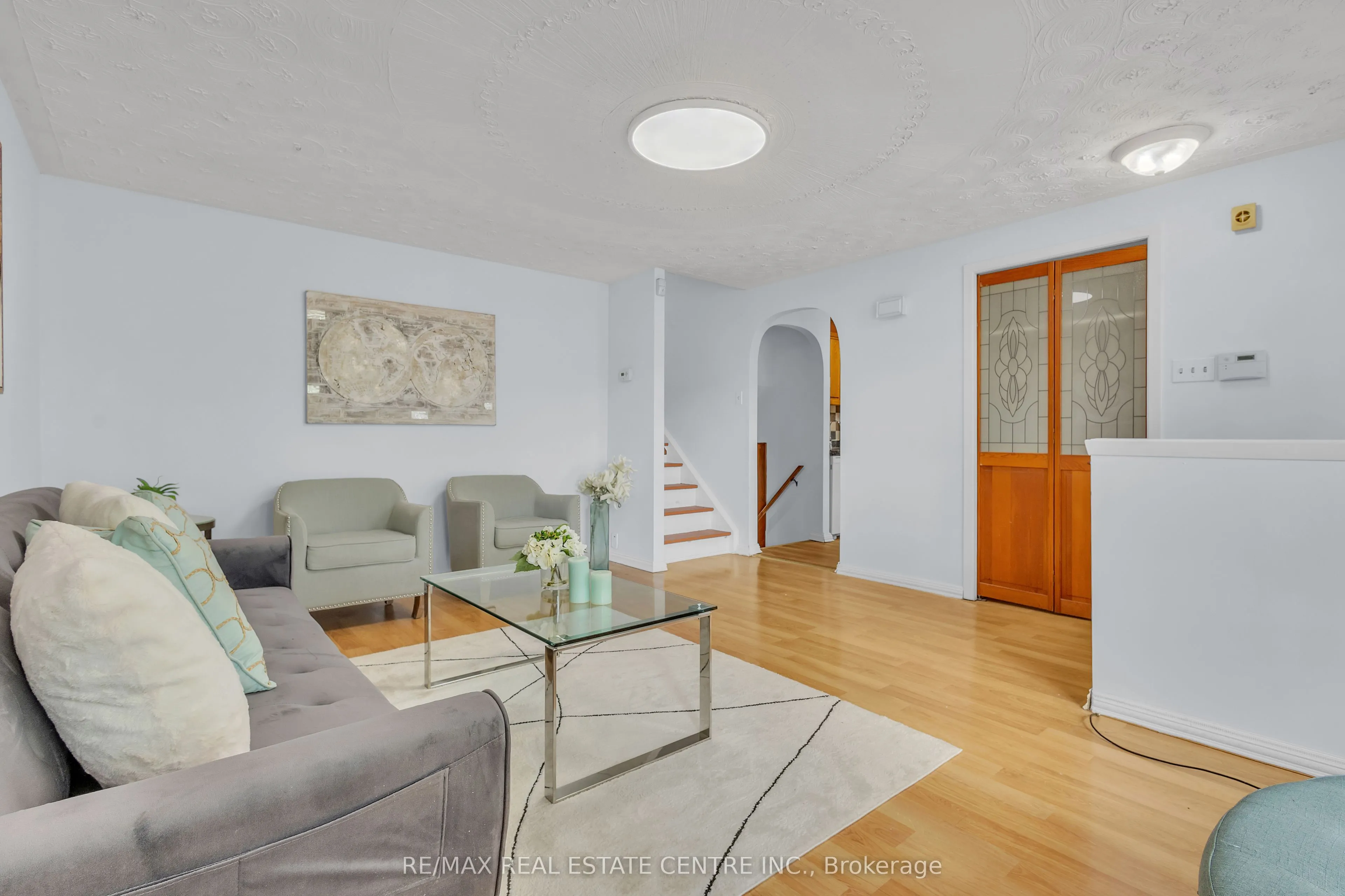 87 Christopher Drive