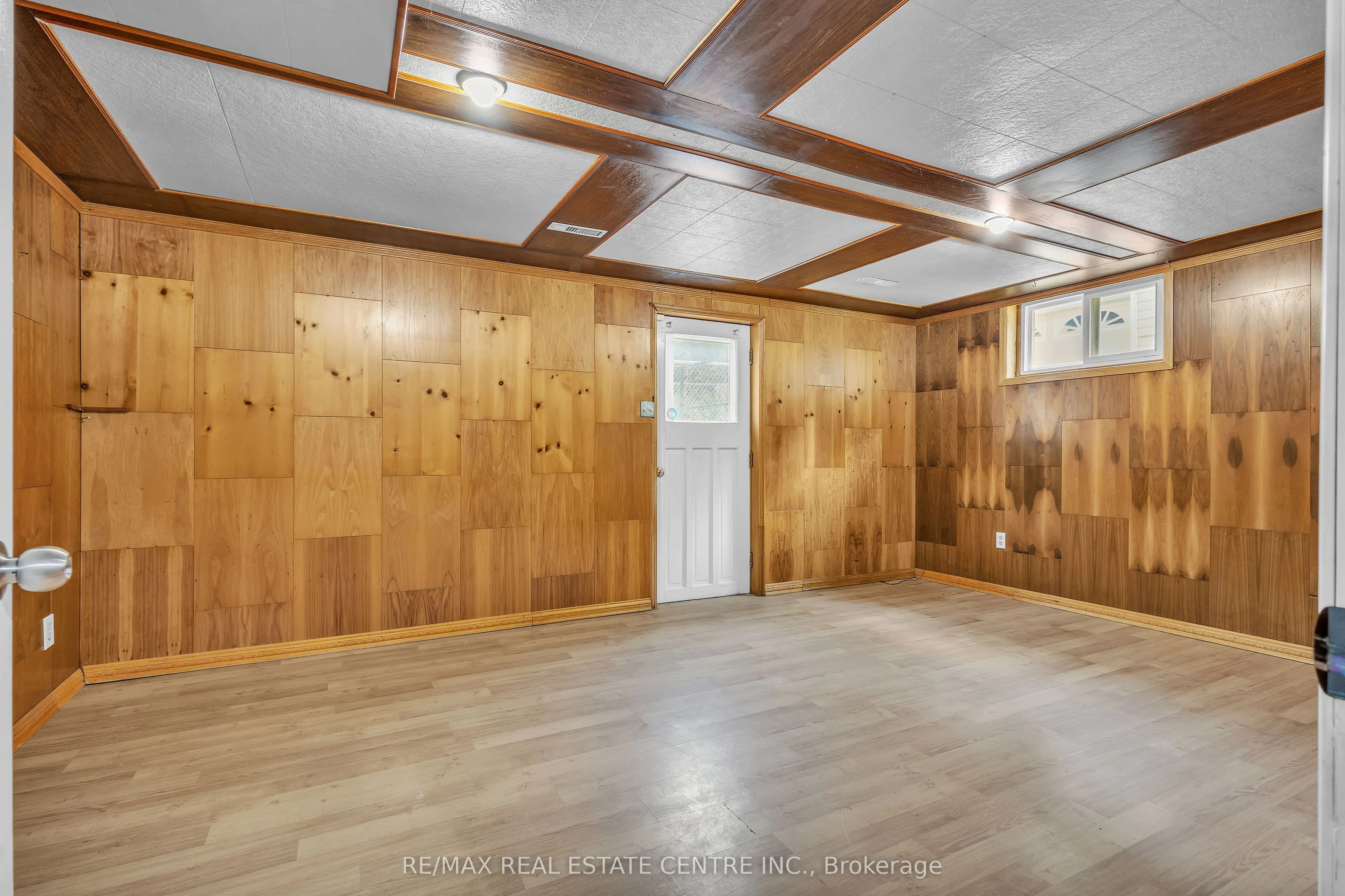 87 Christopher Drive