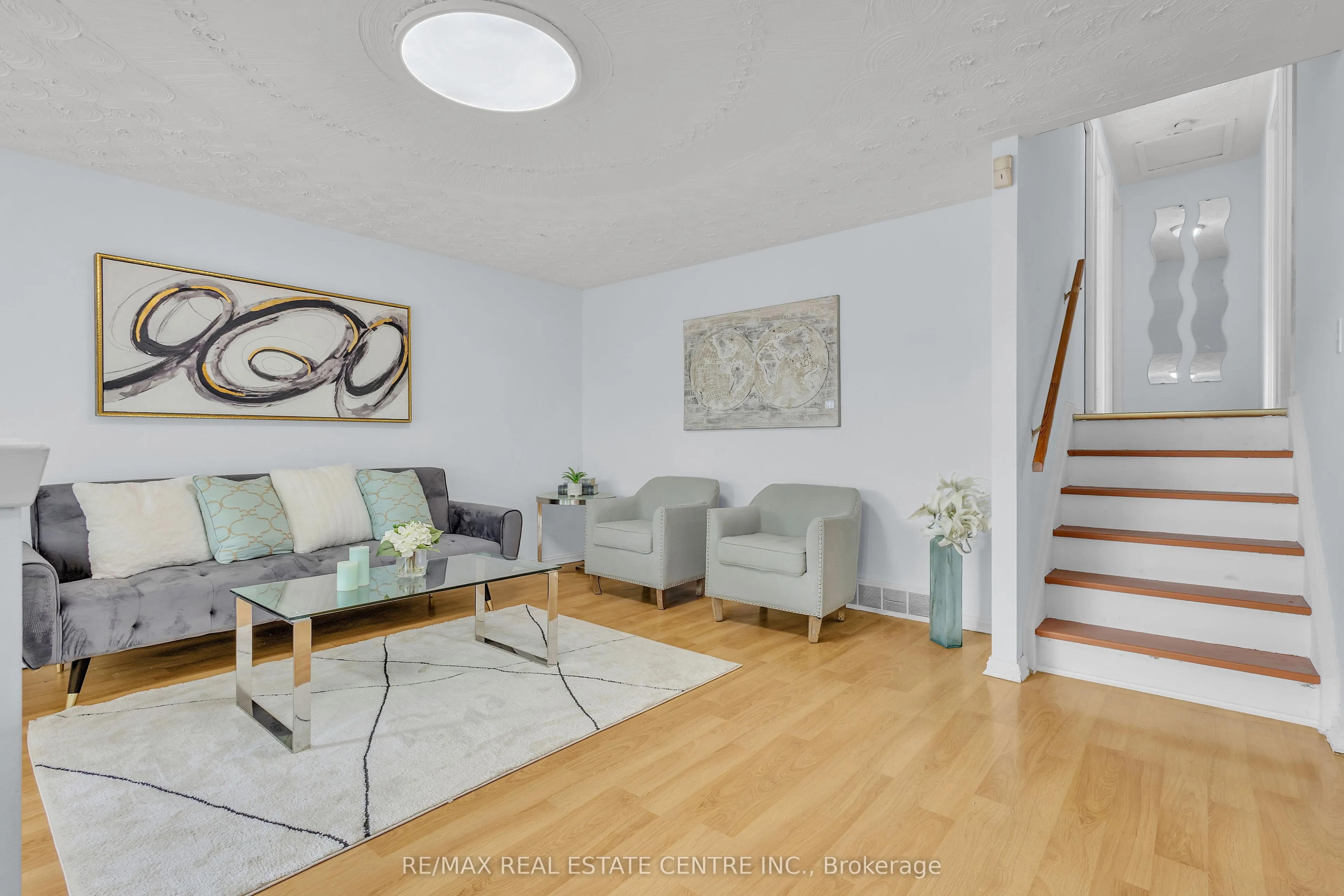 87 Christopher Drive
