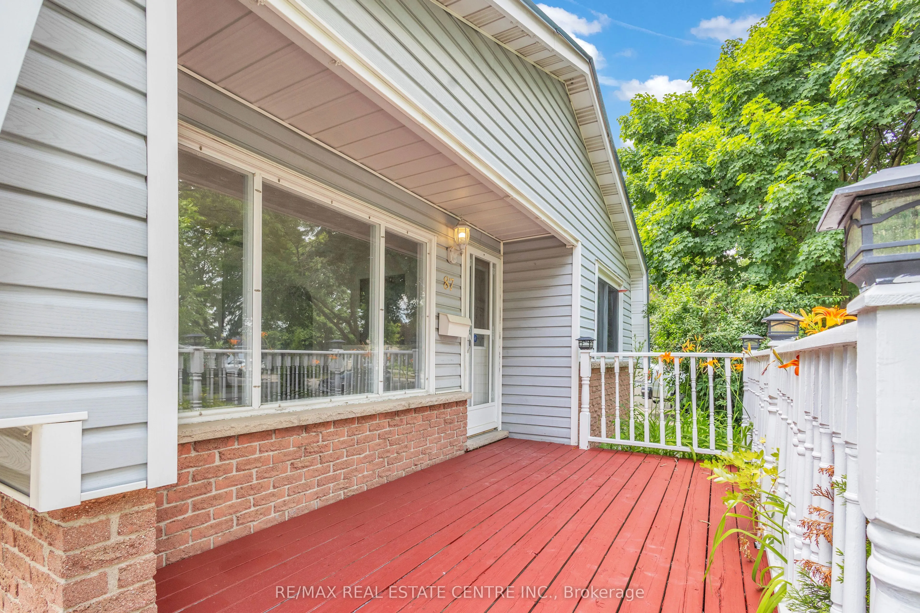 87 Christopher Drive