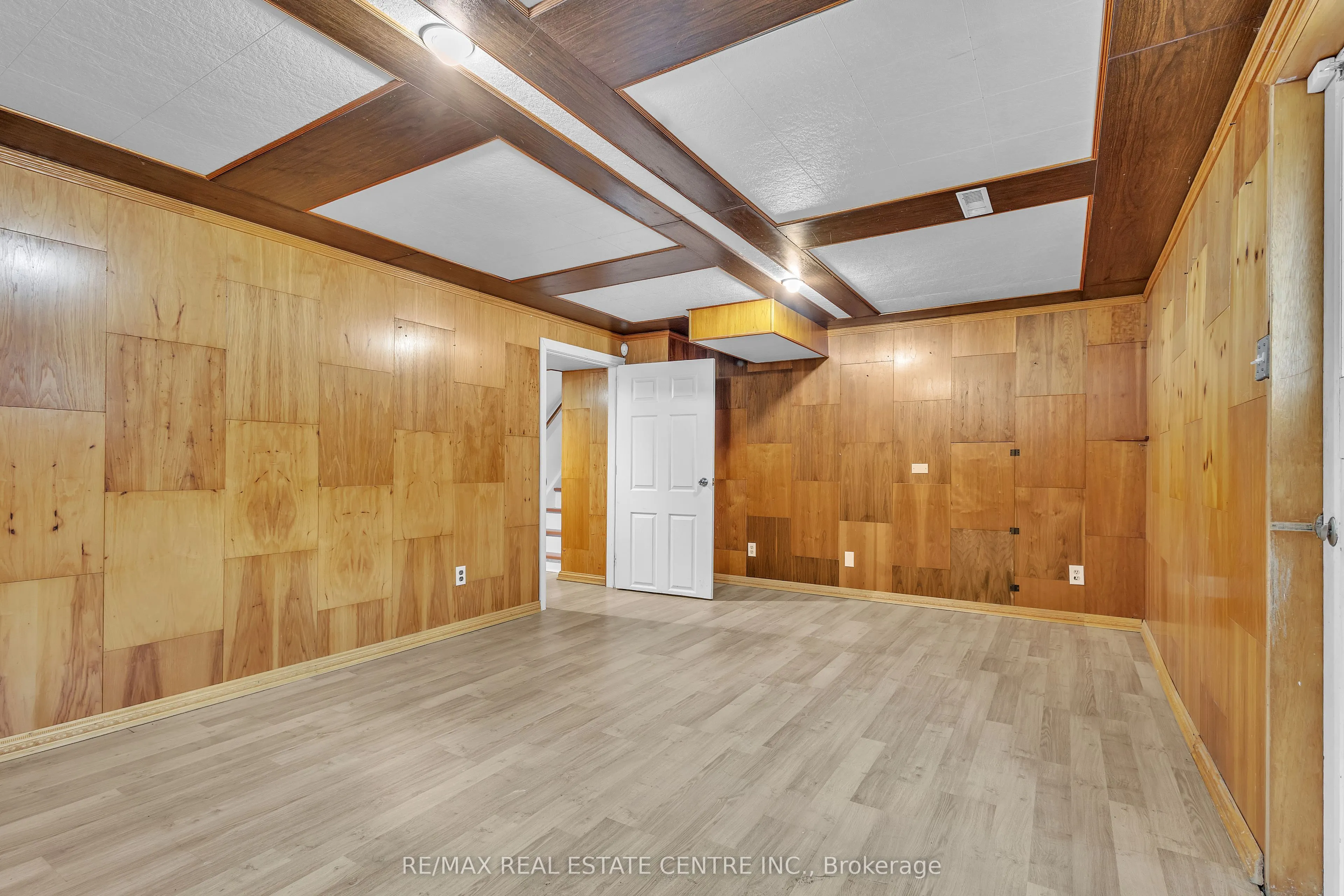 87 Christopher Drive