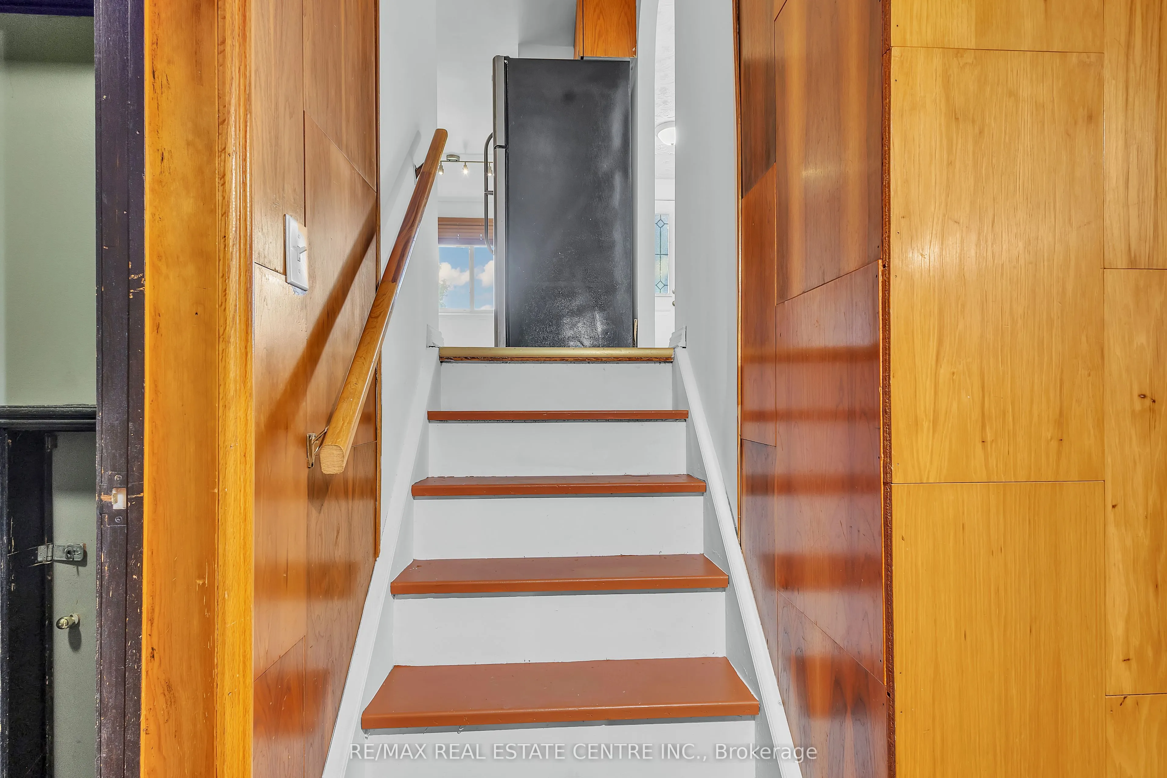 87 Christopher Drive