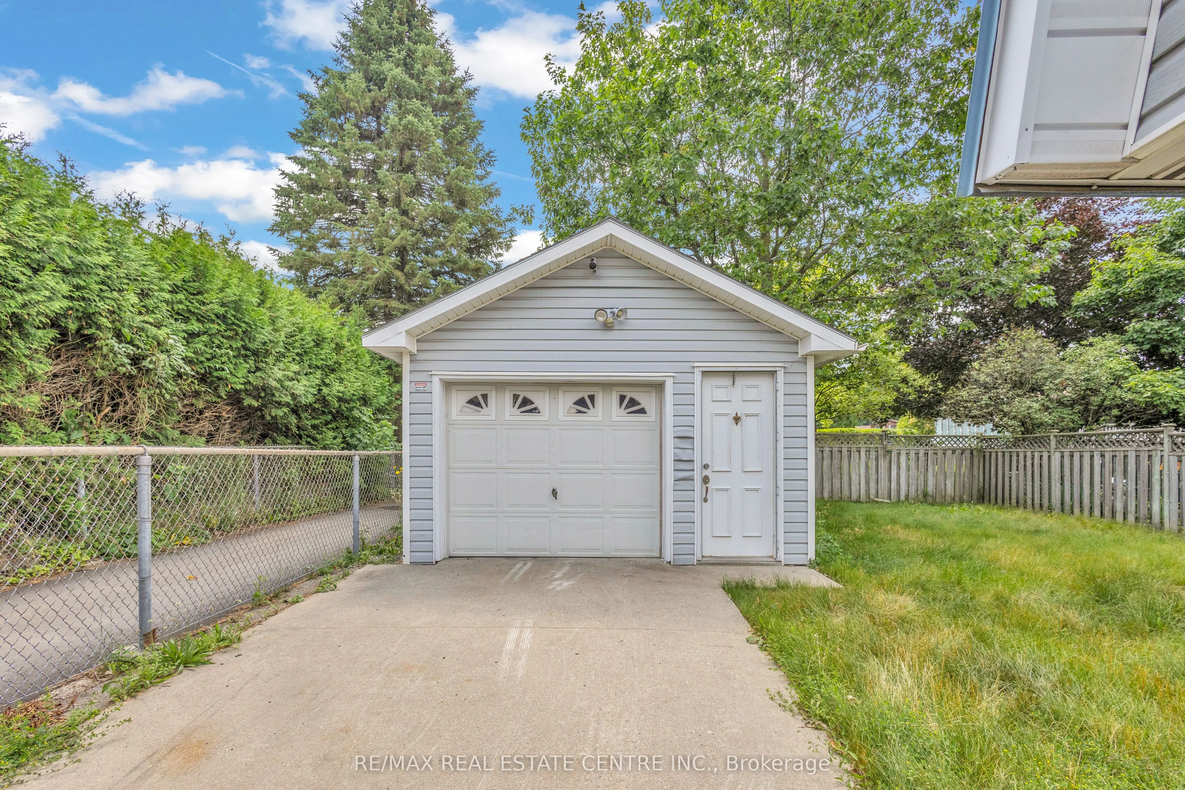 87 Christopher Drive
