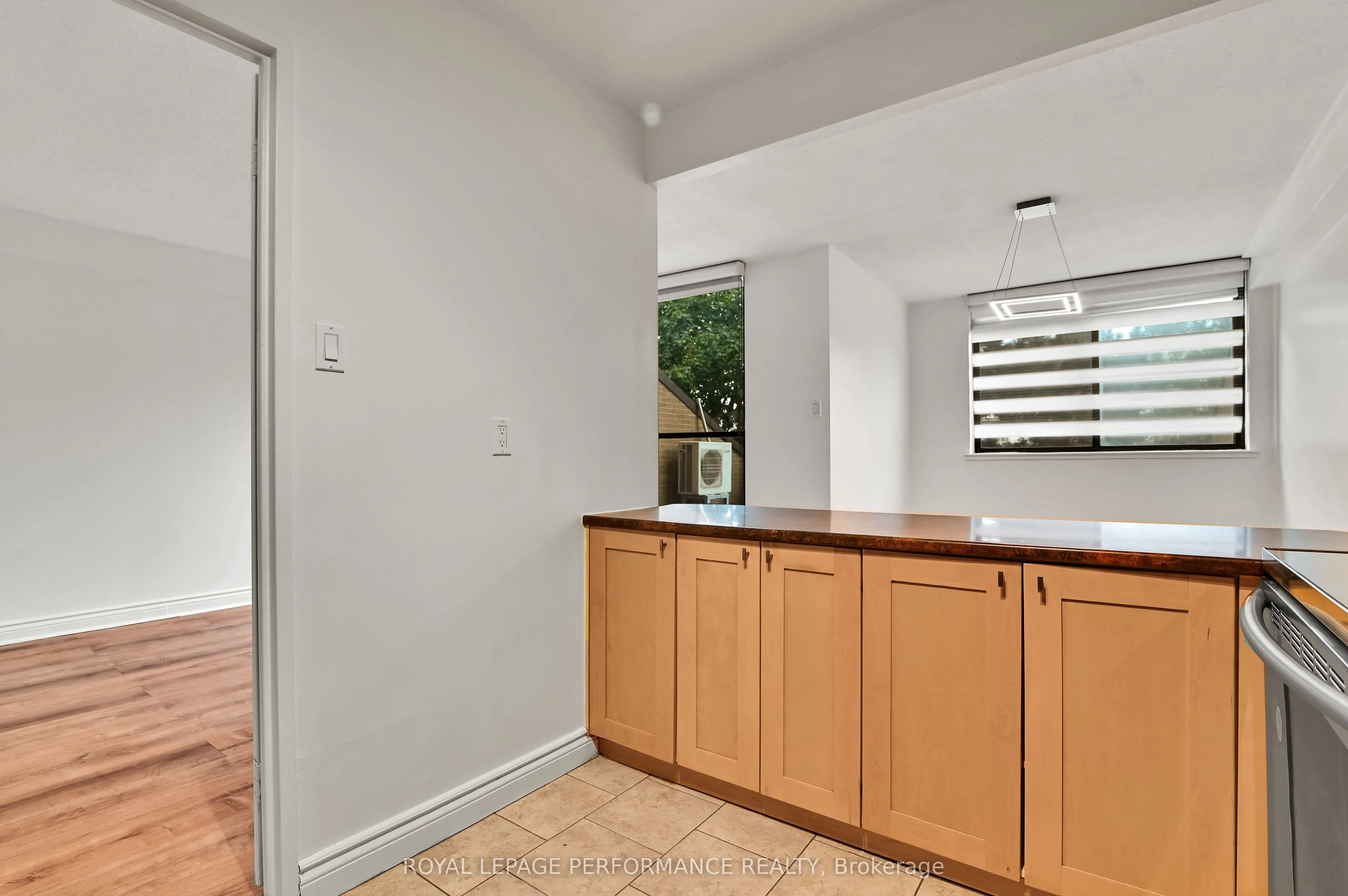 515 St Laurent Boulevard, #344