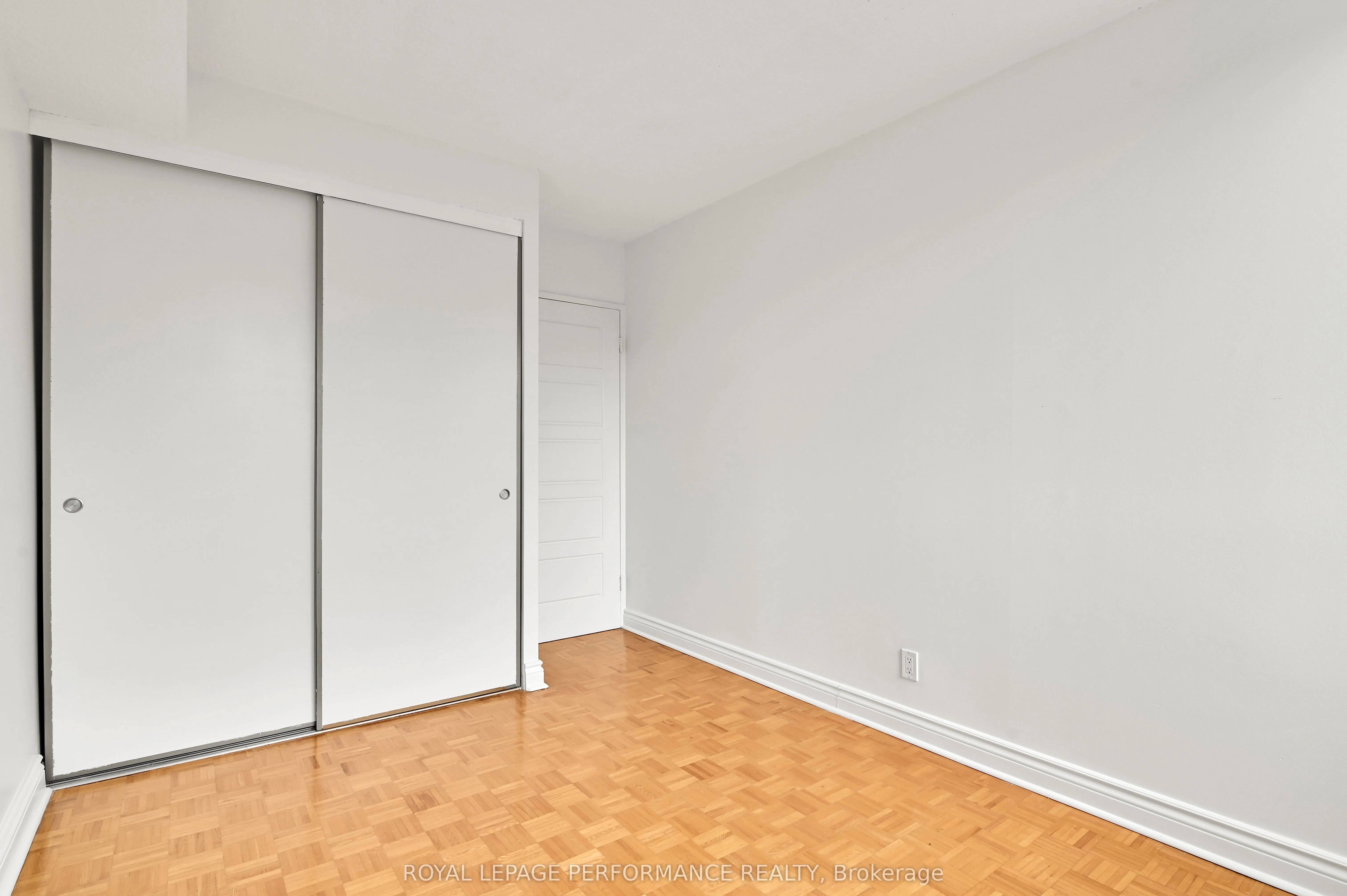 515 St Laurent Boulevard, #344