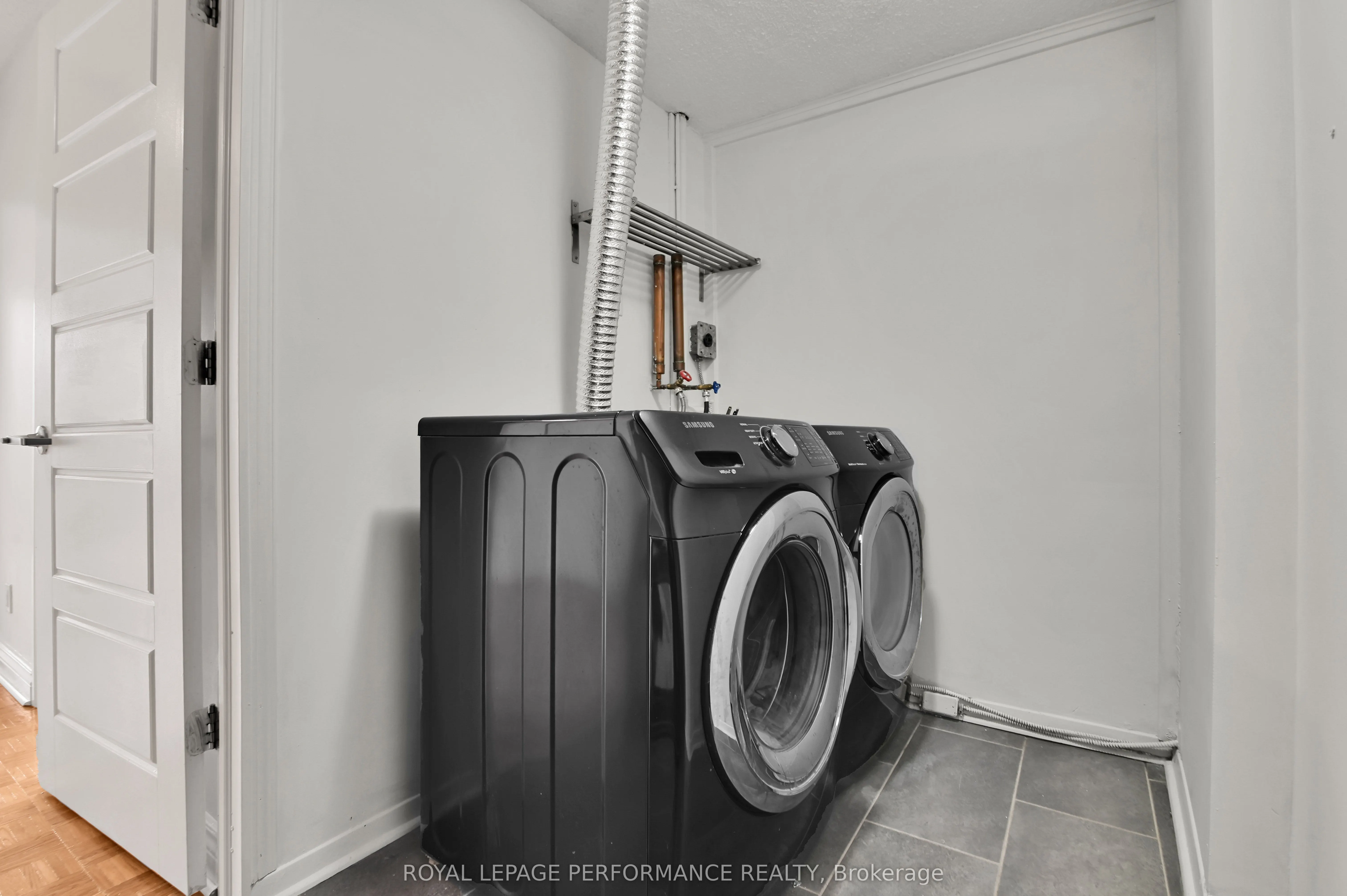 515 St Laurent Boulevard, #344