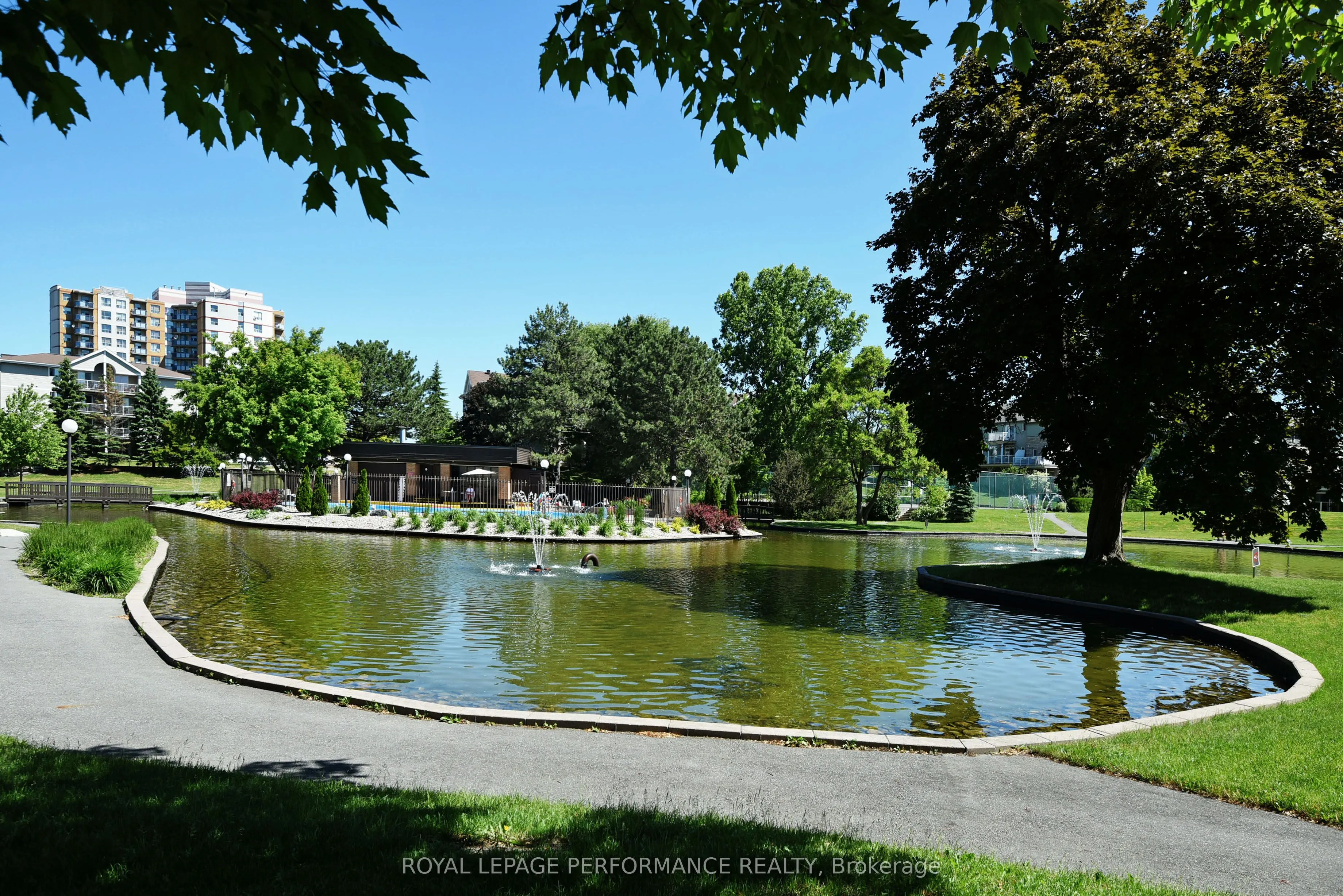 515 St Laurent Boulevard, #344