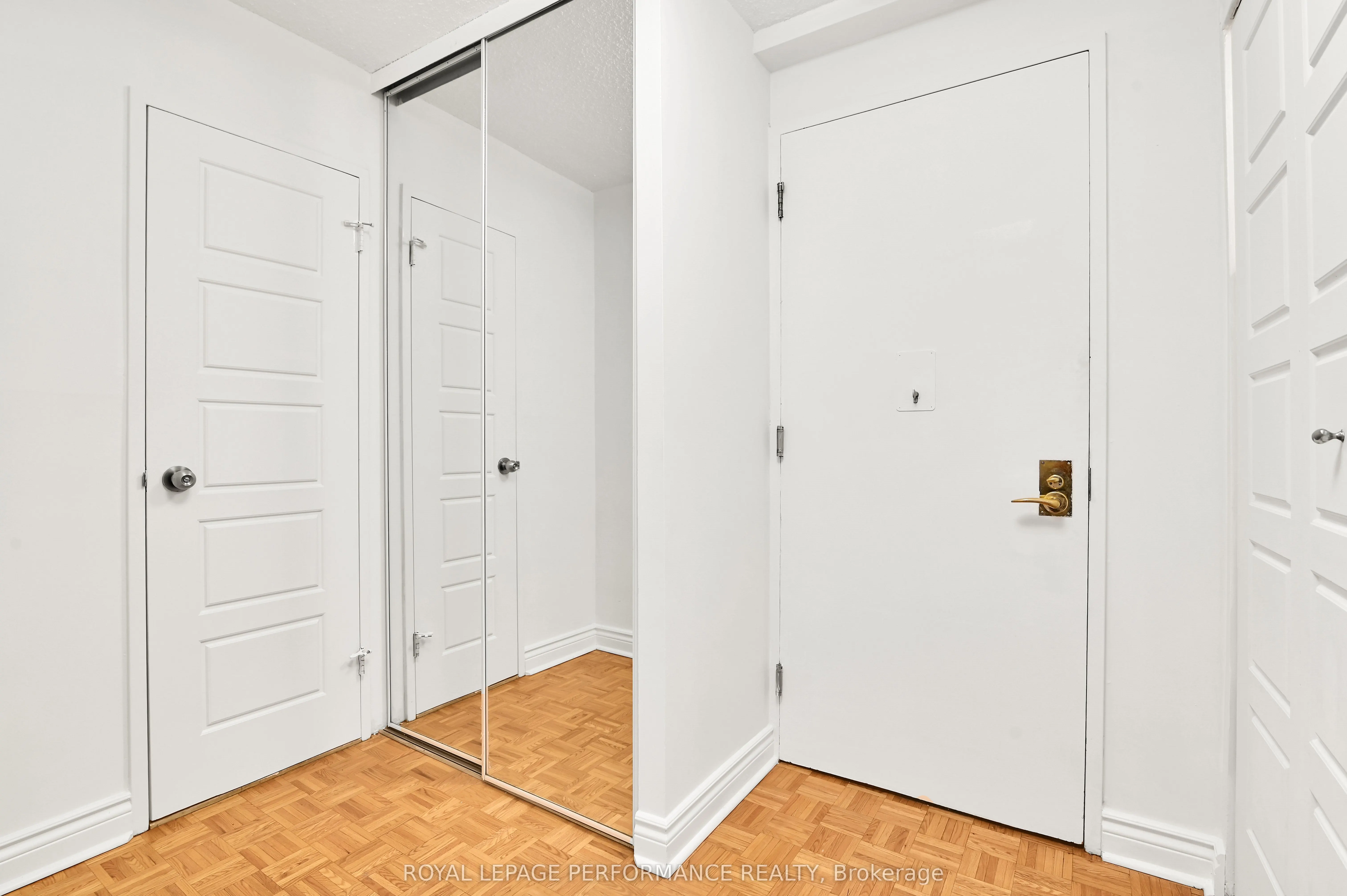 515 St Laurent Boulevard, #344
