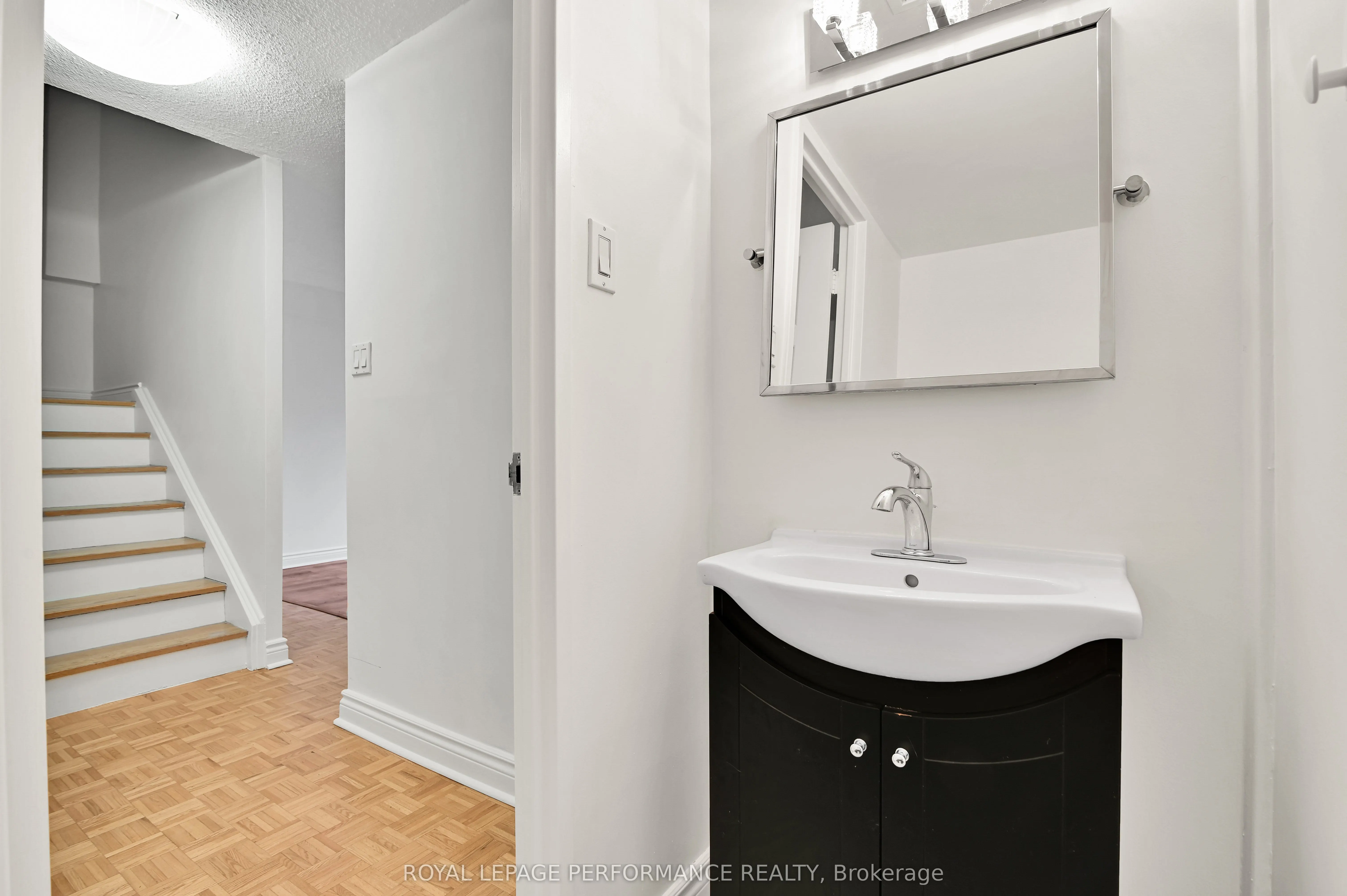515 St Laurent Boulevard, #344