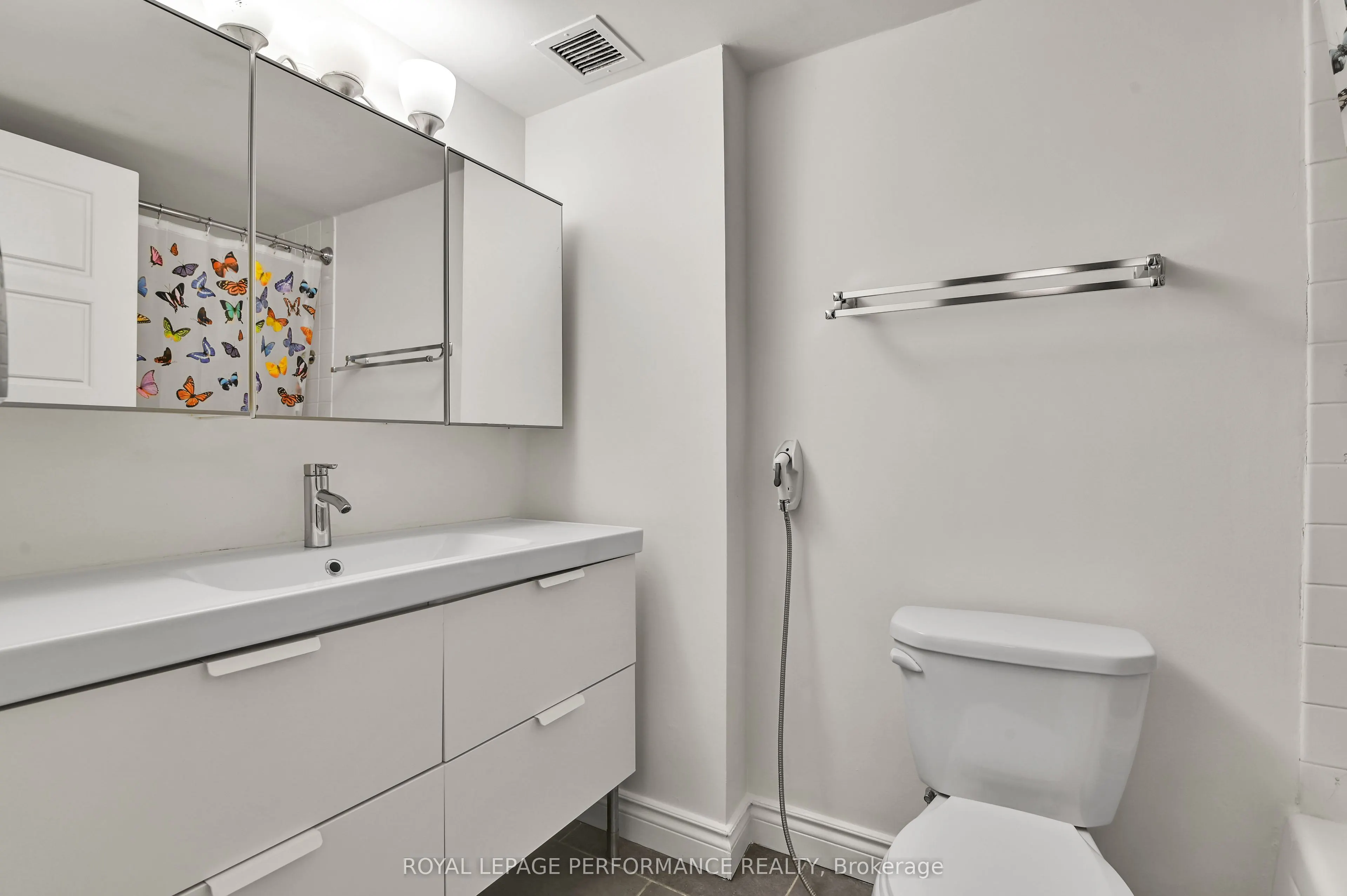 515 St Laurent Boulevard, #344