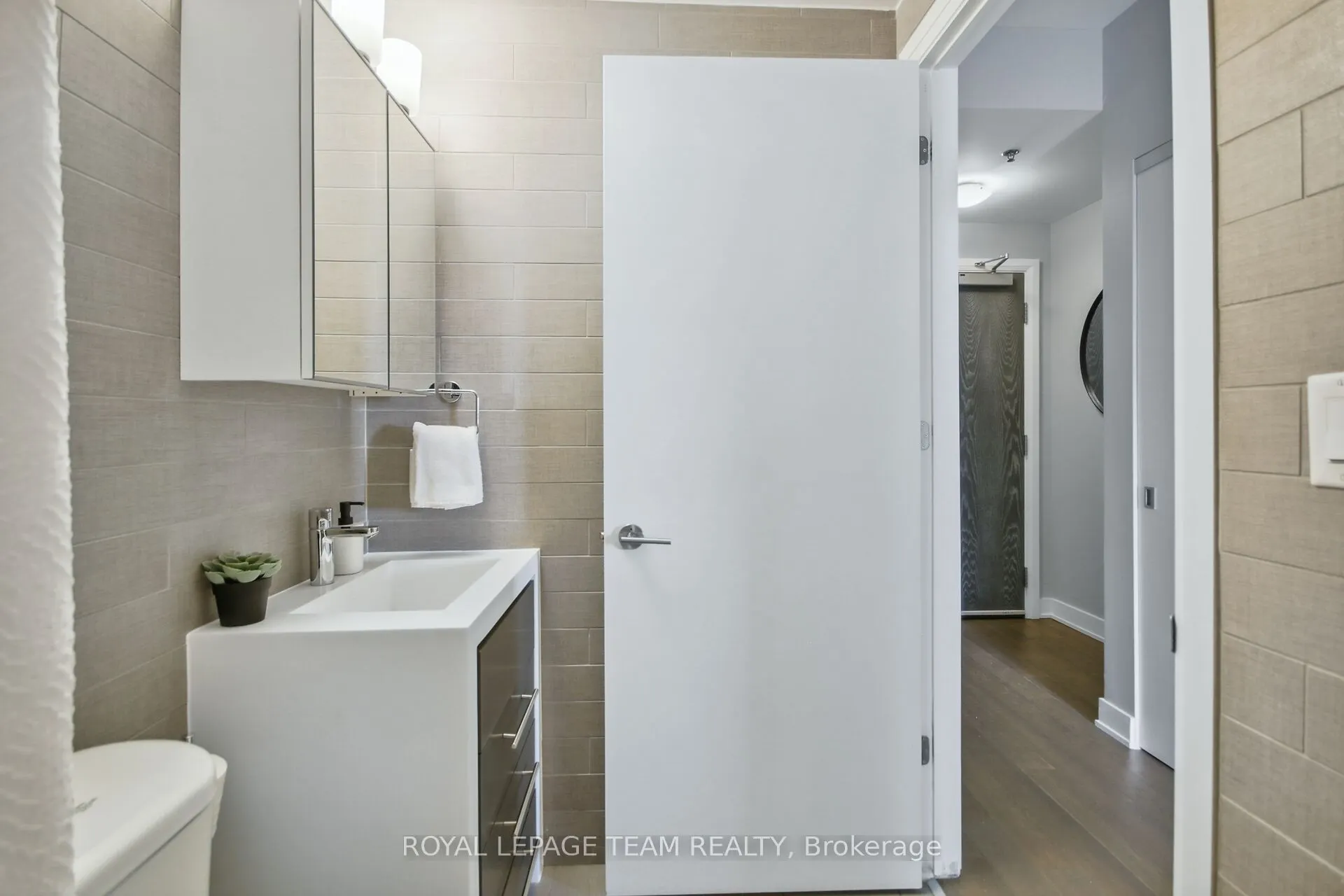 428 Sparks Street, #701