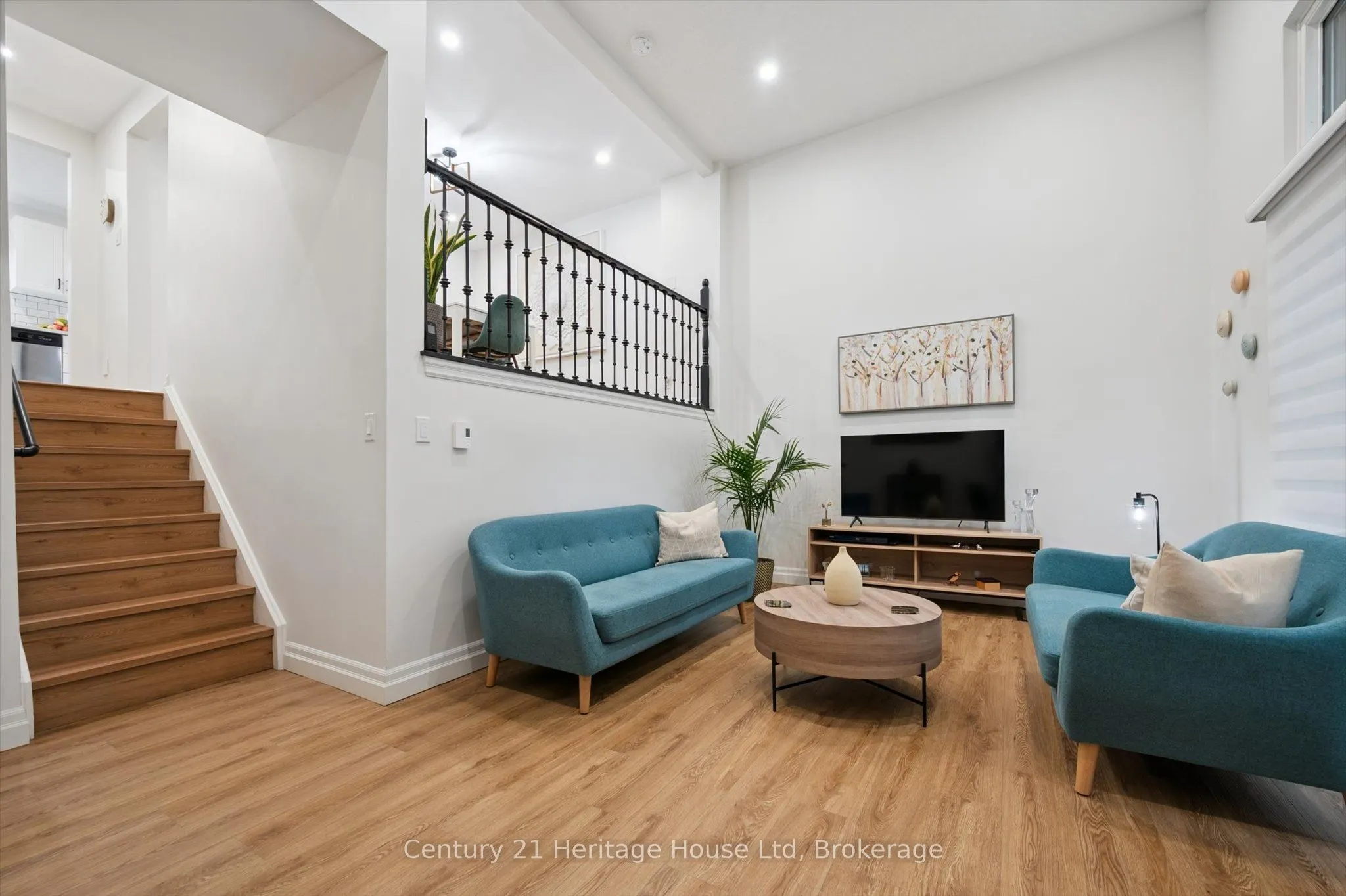 2 Worton Avenue, #10
