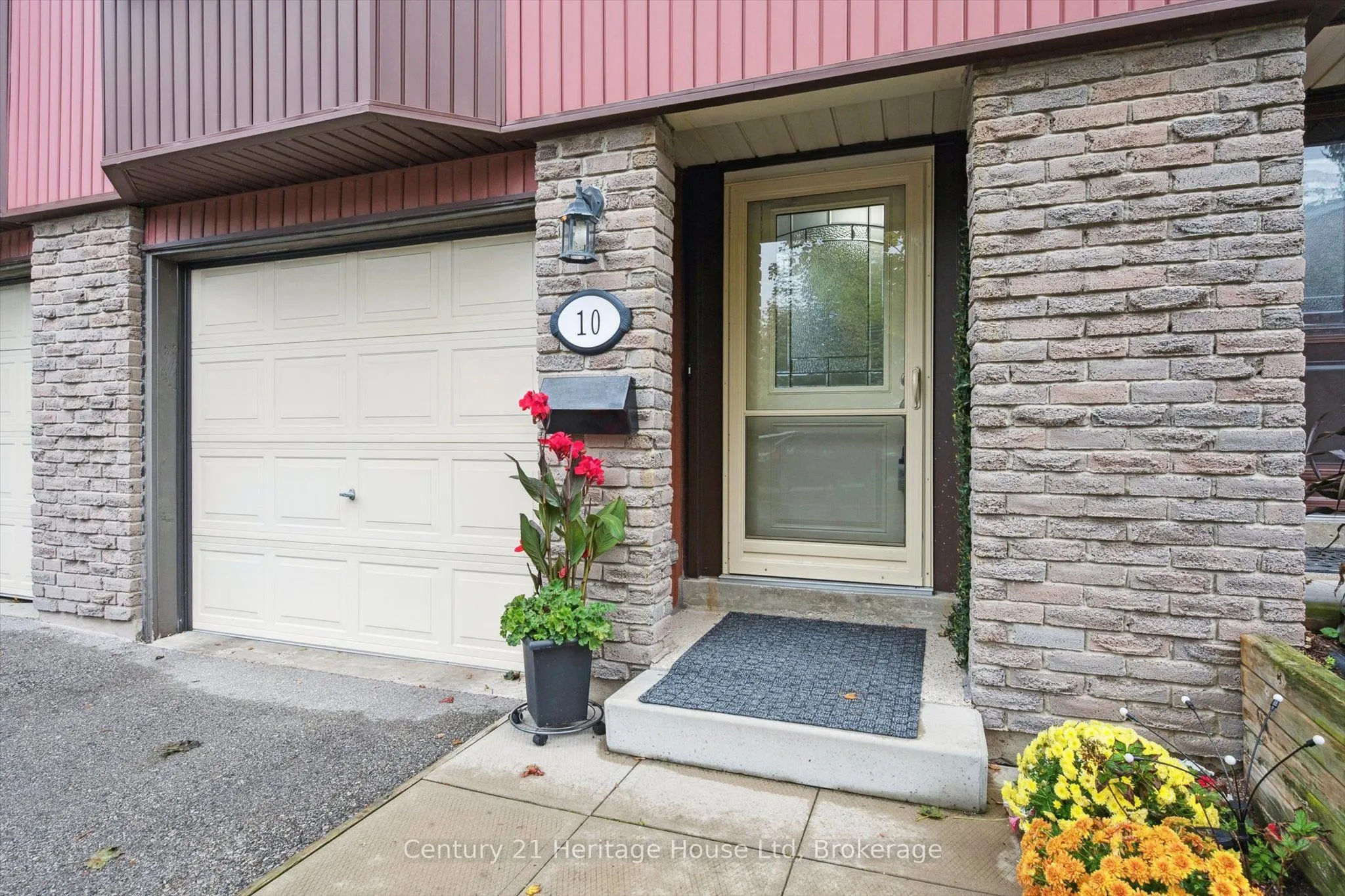 2 Worton Avenue, #10