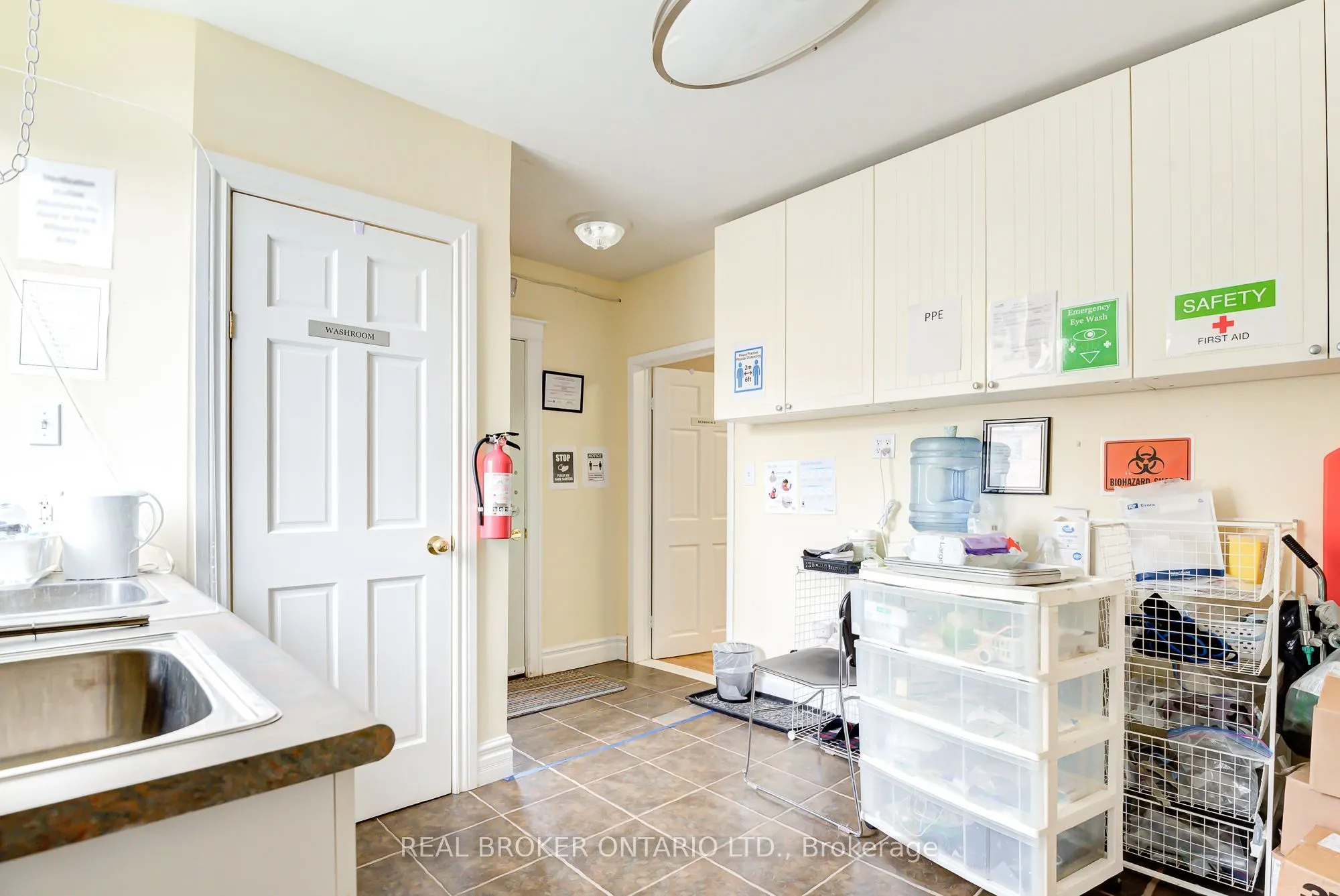 1405 King Street E