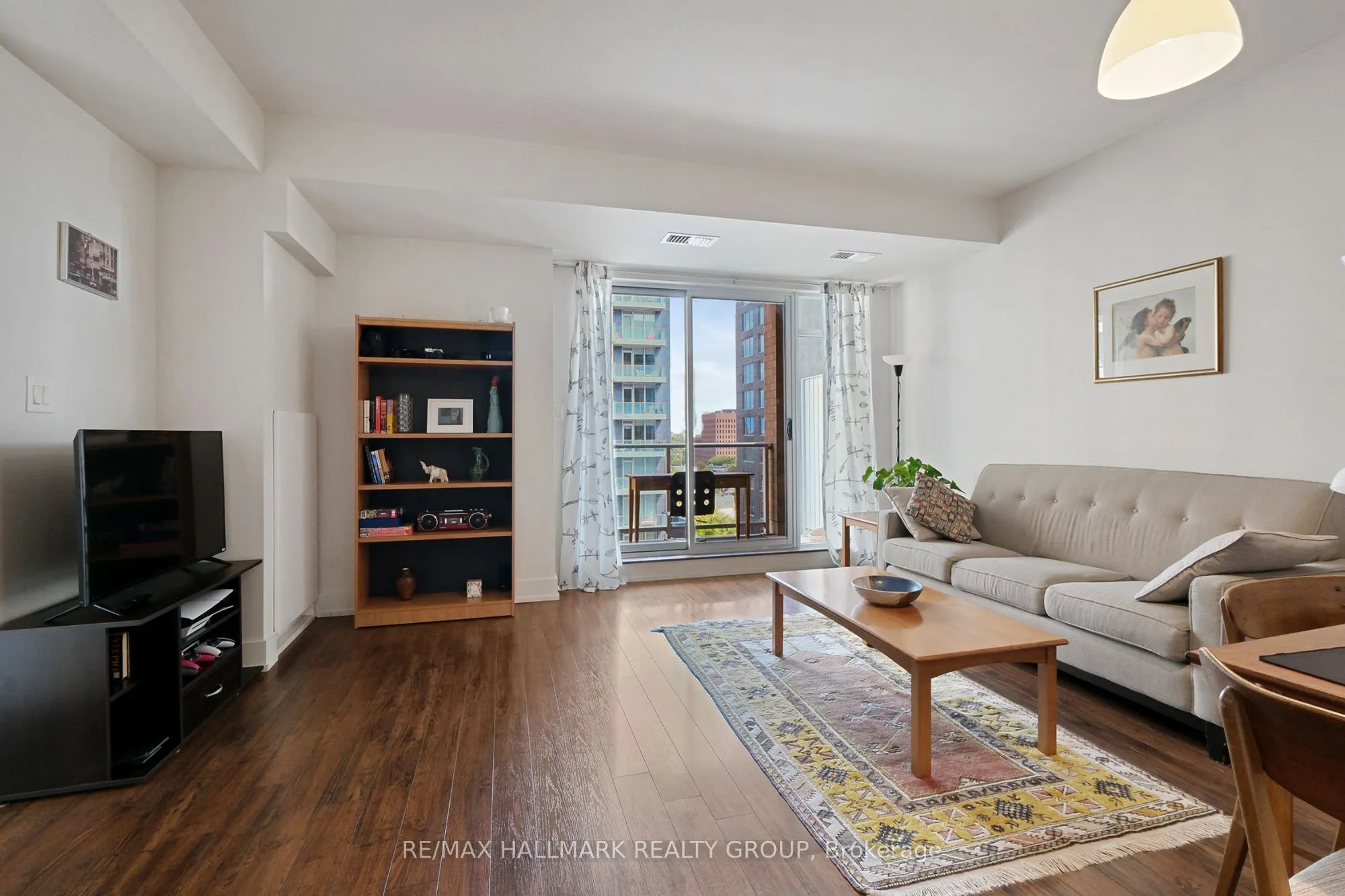 100 Champagne Avenue S, #706