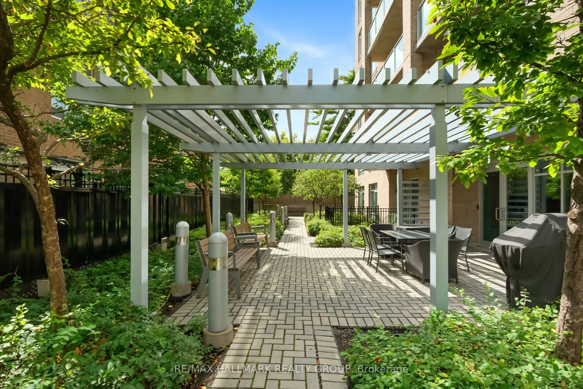100 Champagne Avenue S, #706