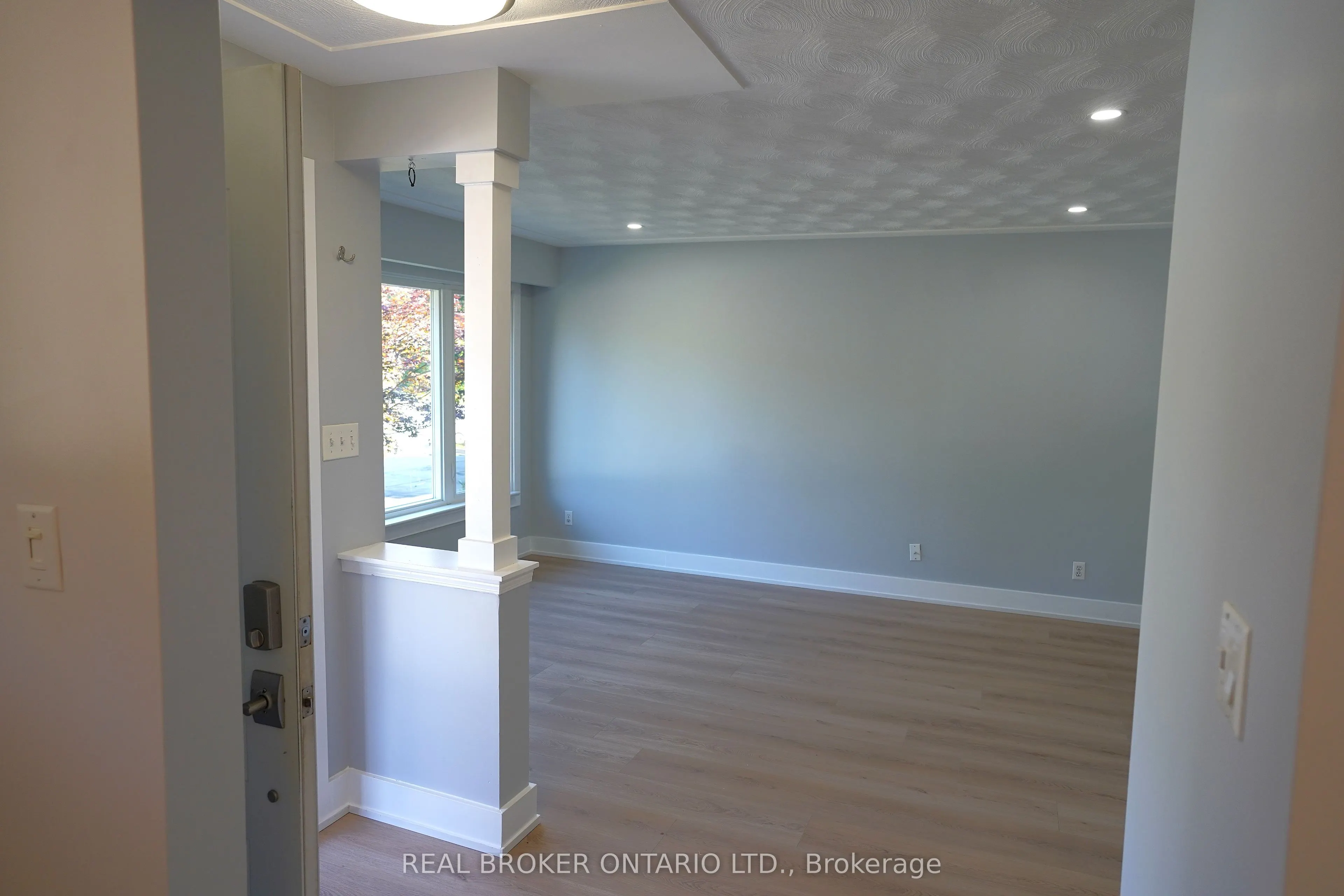 20 Sunrise Drive, #UPPER
