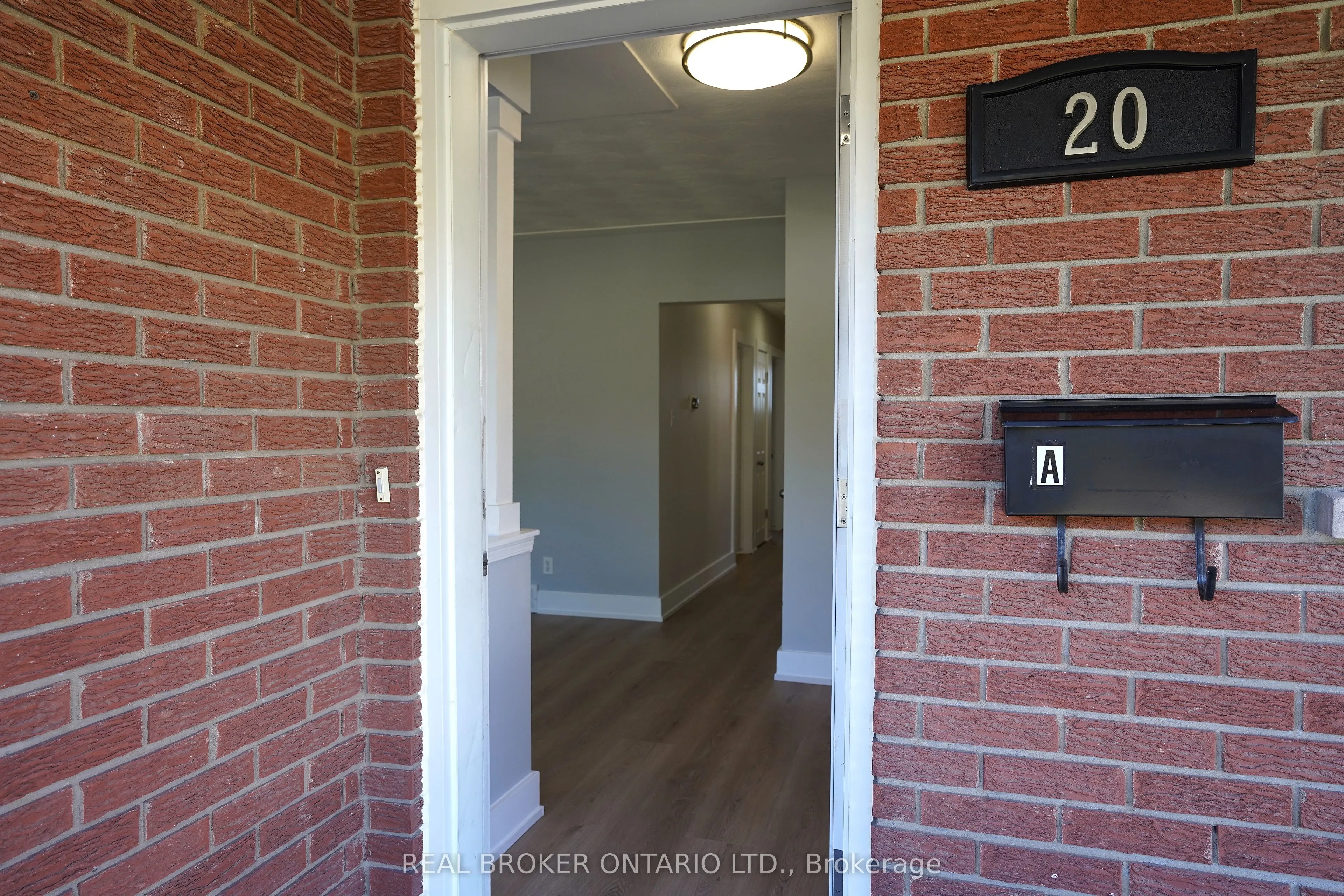 20 Sunrise Drive, #UPPER
