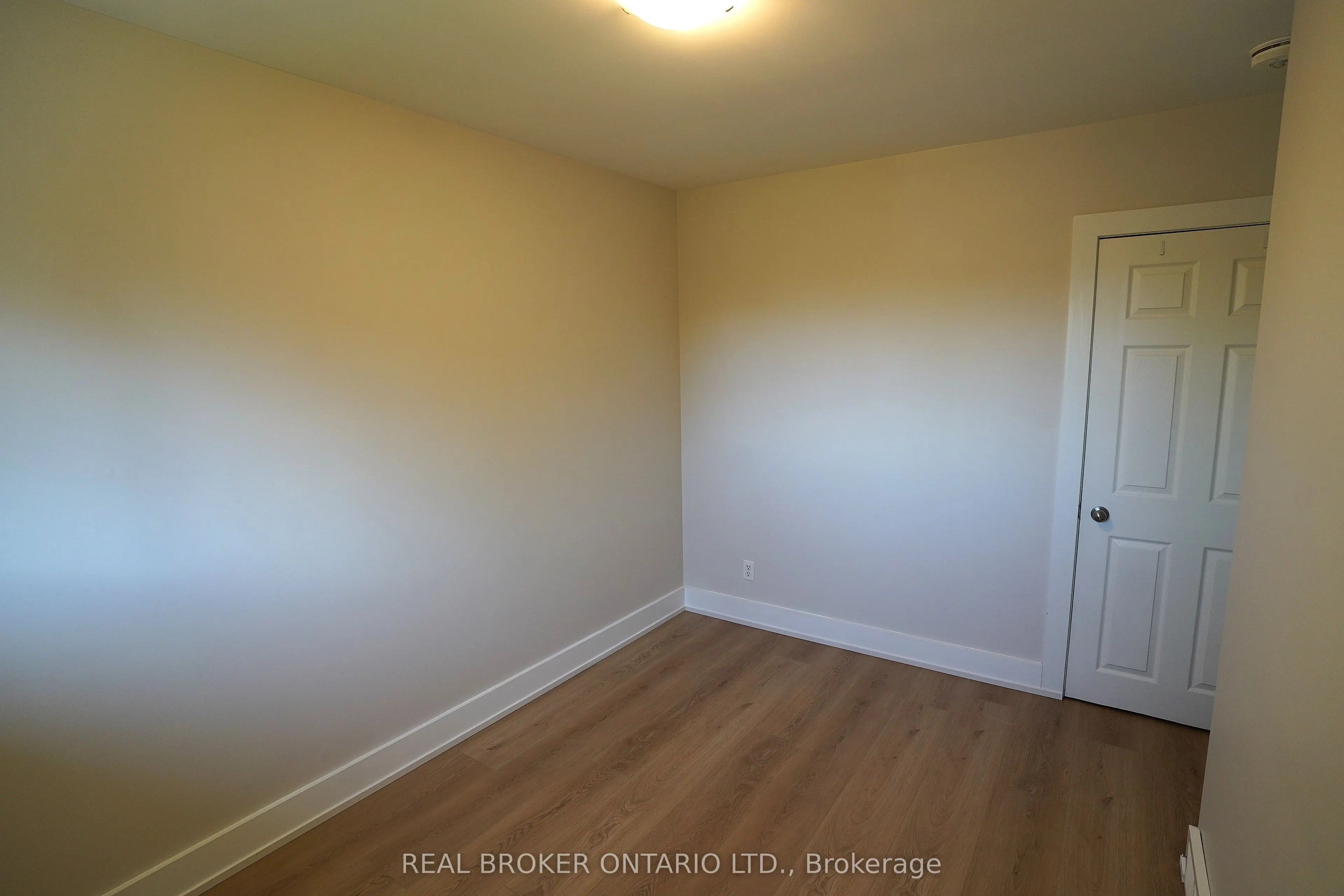 20 Sunrise Drive, #UPPER