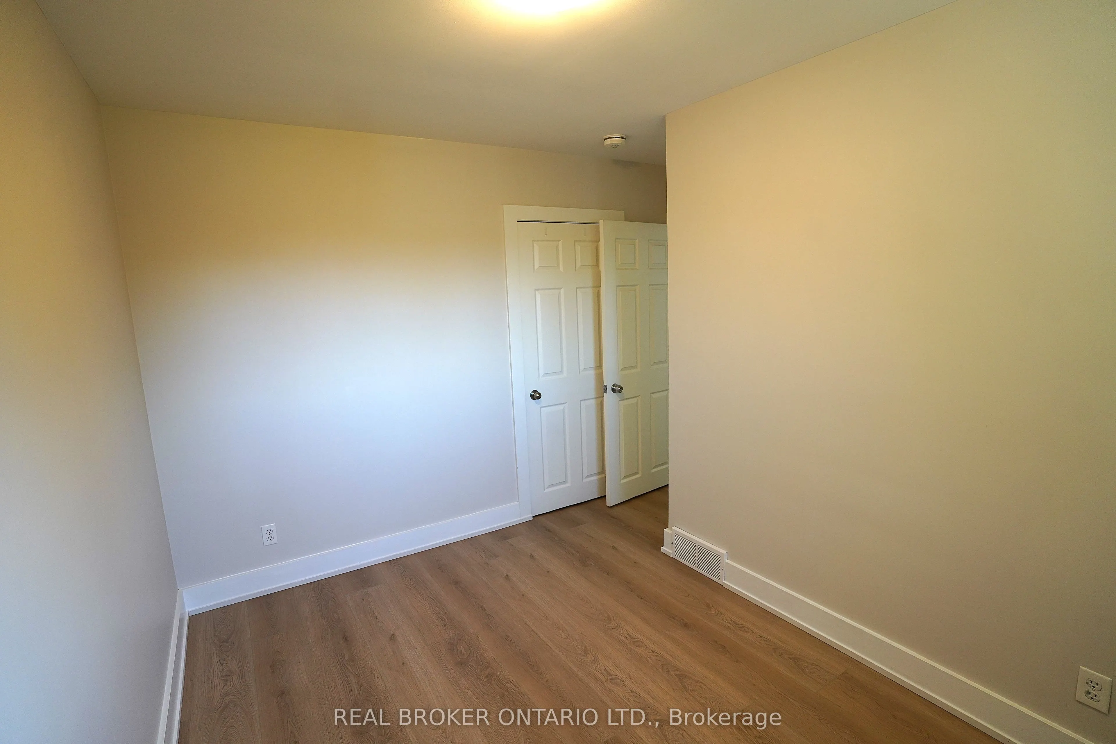20 Sunrise Drive, #UPPER