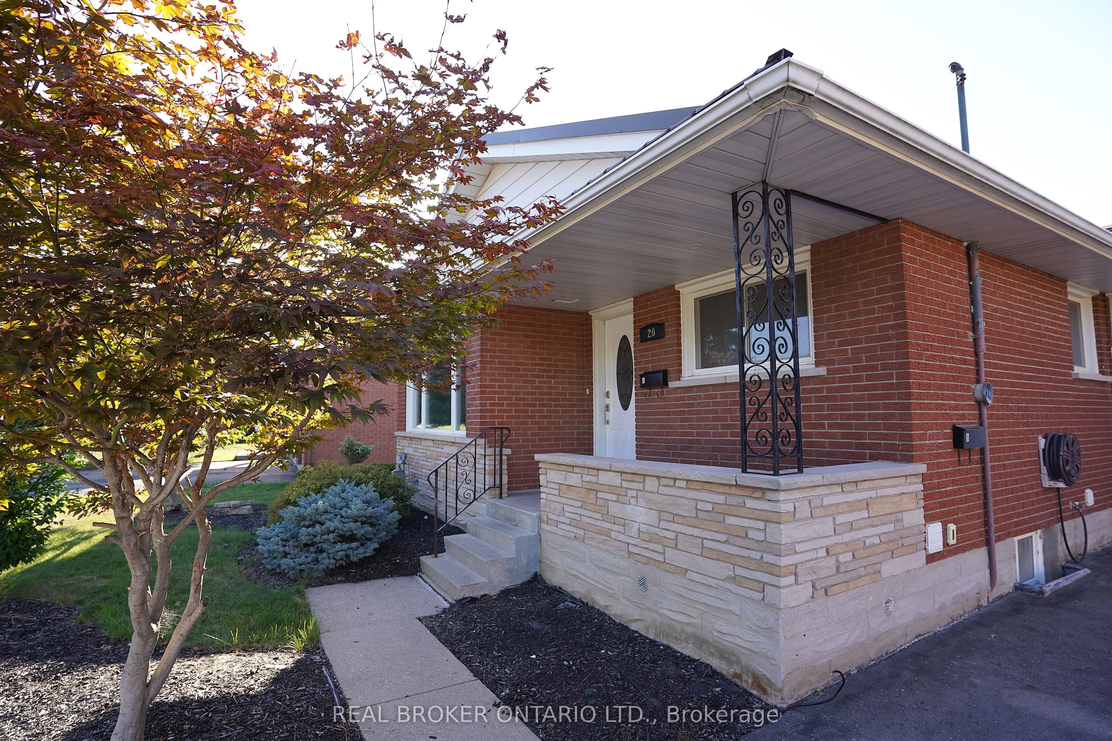 20 Sunrise Drive, #UPPER