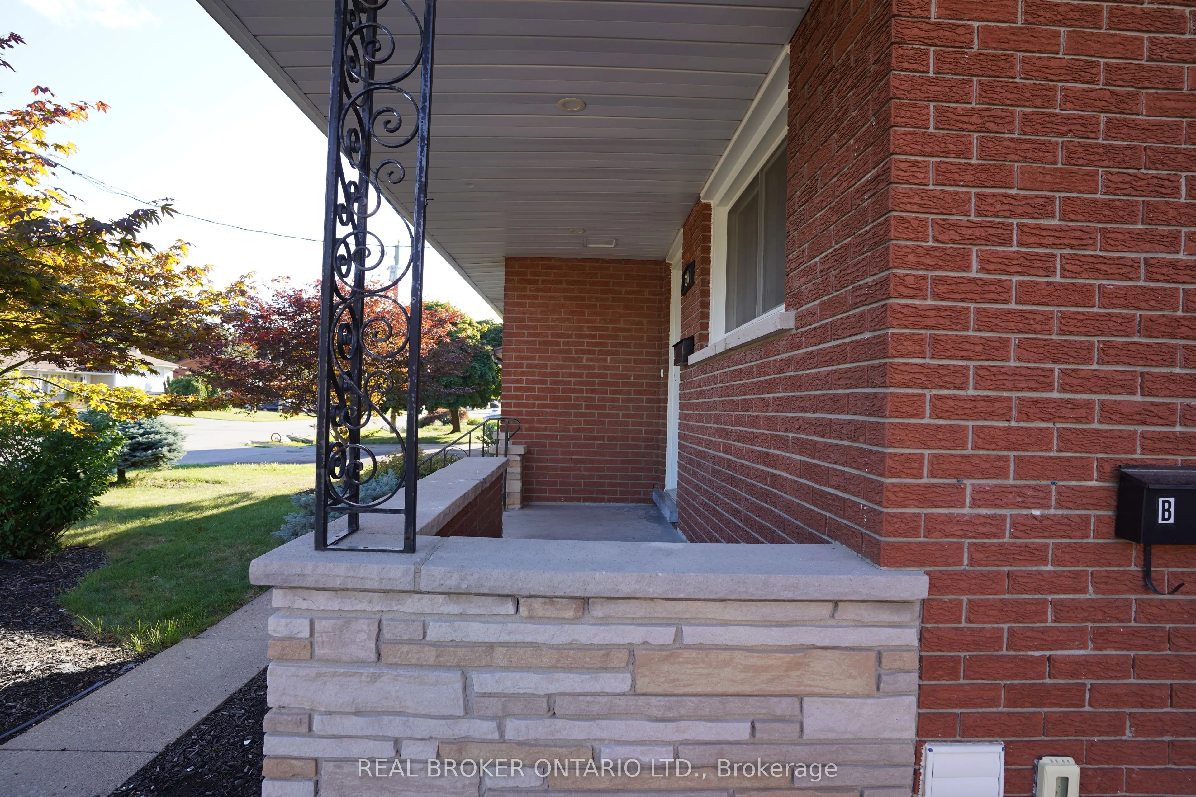 20 Sunrise Drive, #UPPER