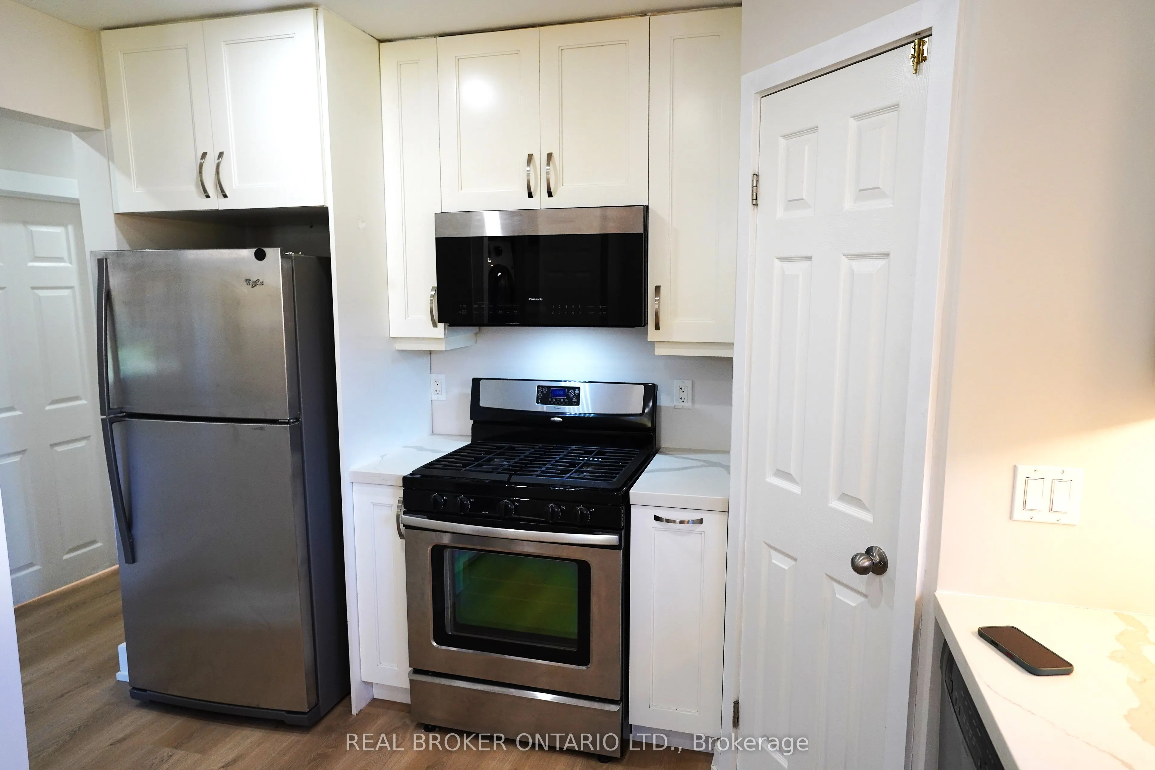 20 Sunrise Drive, #UPPER