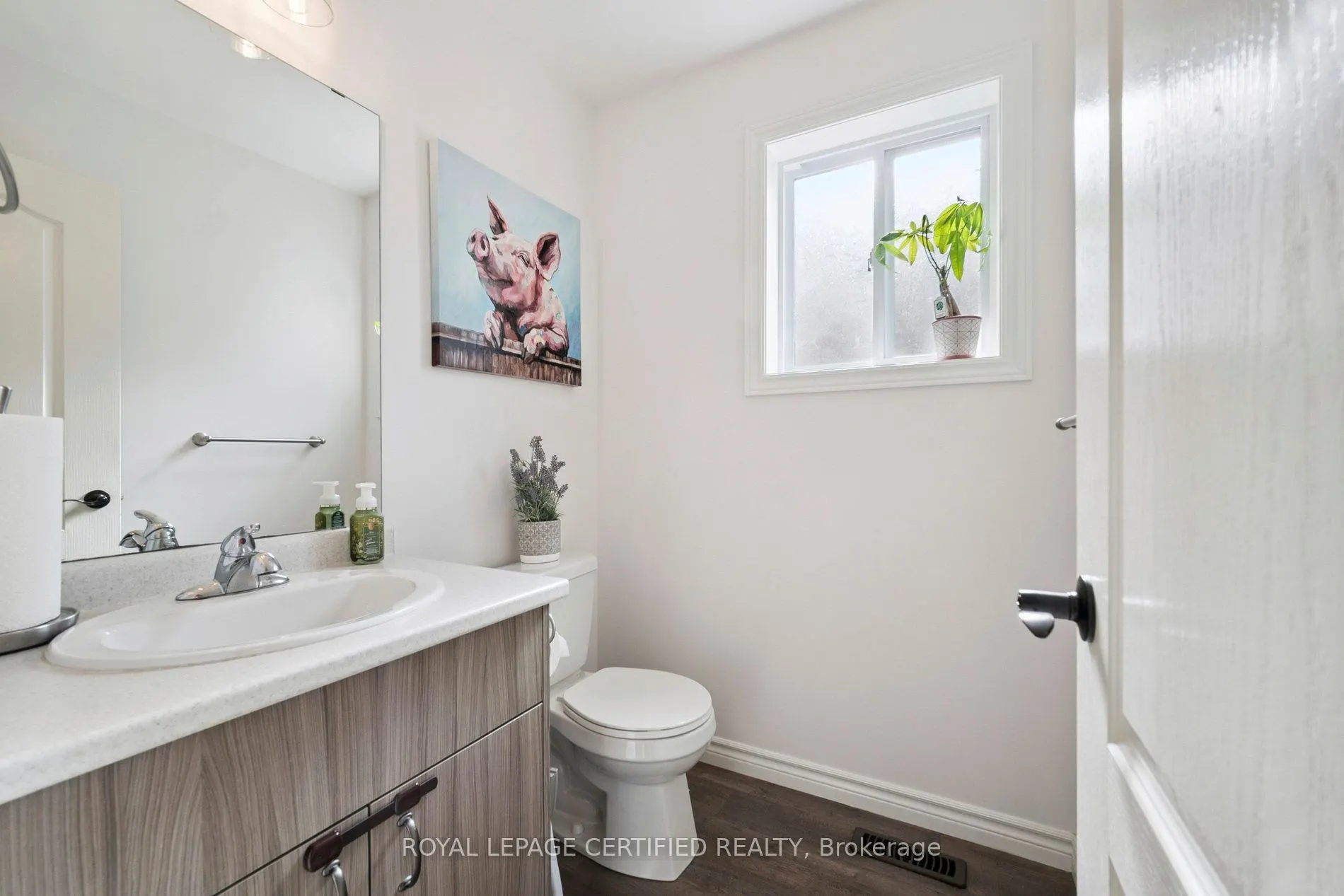 3 Minler Street E