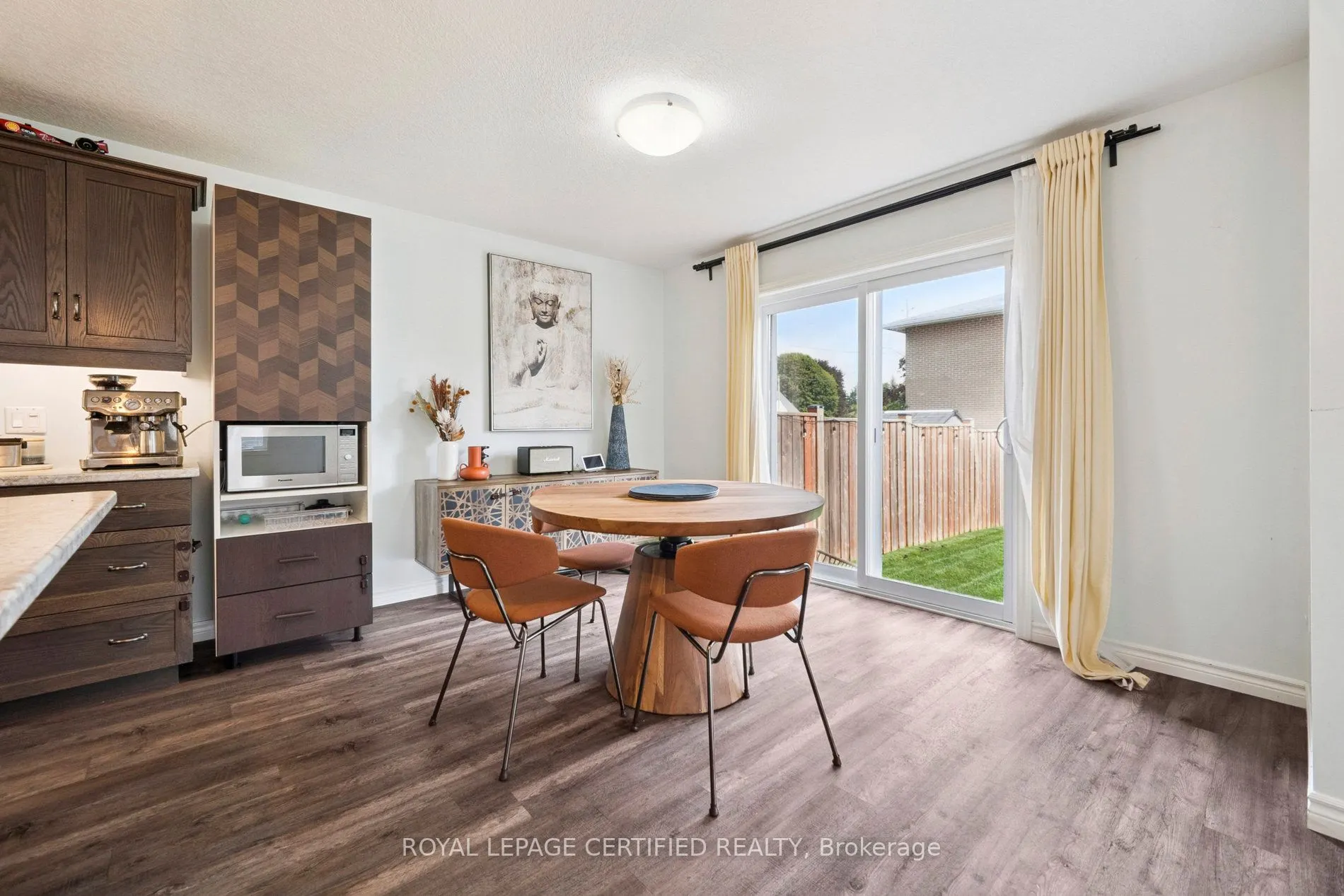 3 Minler Street E