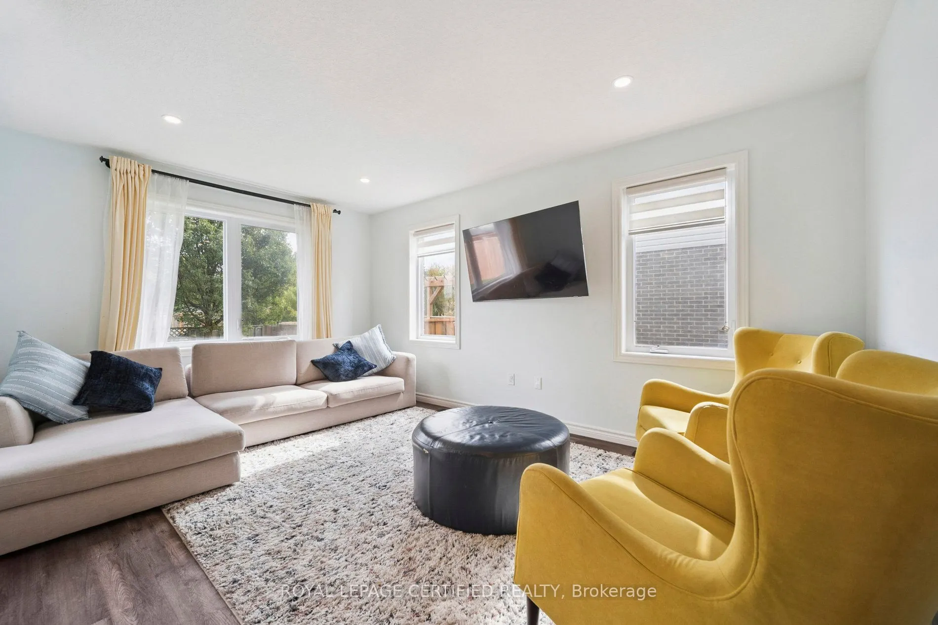 3 Minler Street E